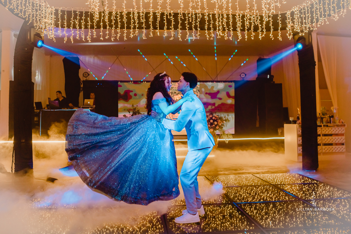 Festa-de-quinze-anos-vestido-Brilho-azul-fotografa-de-lauro-muller-santa-catarina