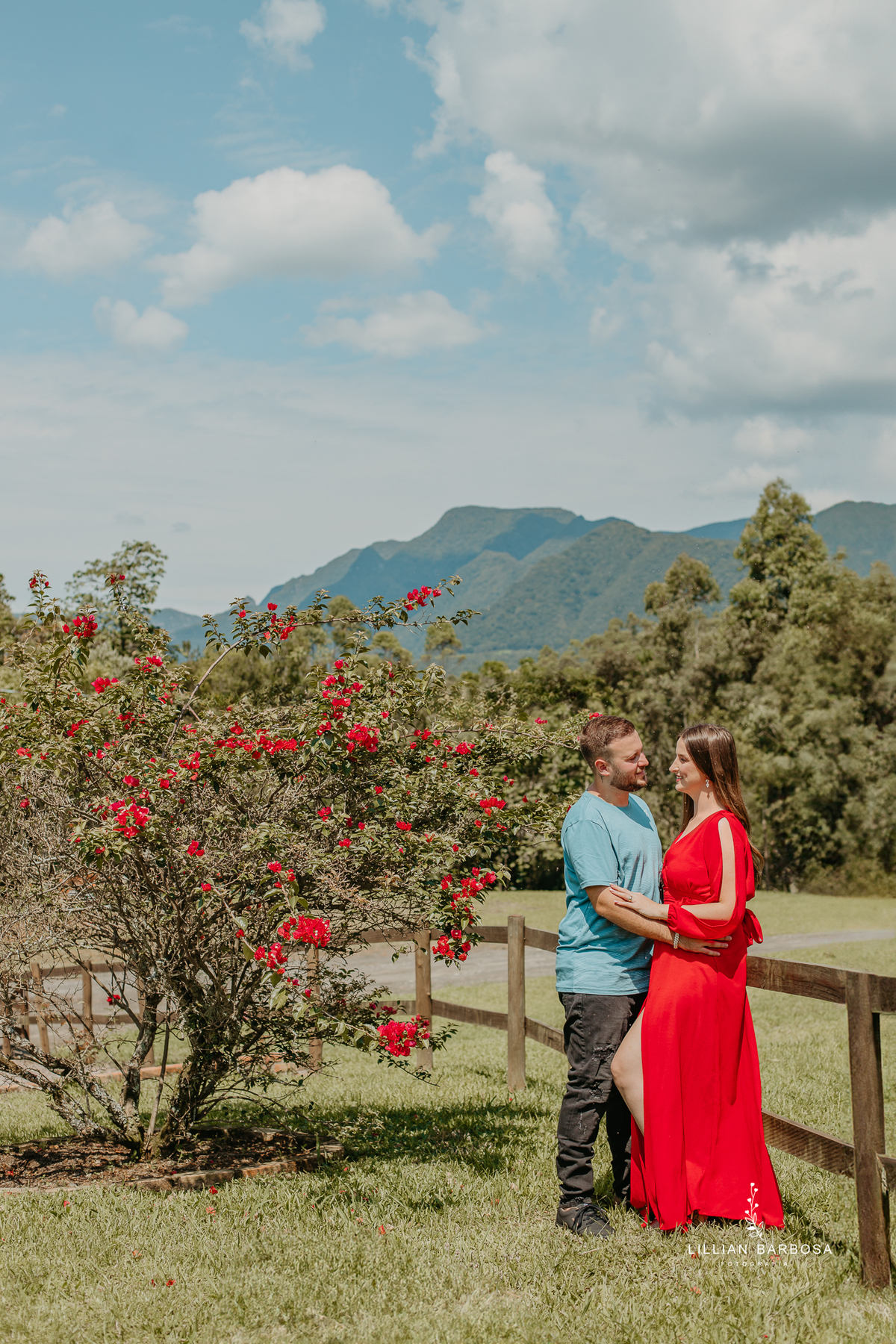 ensaio-de-casal-pousada-costao-da-serra-vestido-Vermelho-preto-piscina-fotografa-de-lauro-muller-santa-catarina 