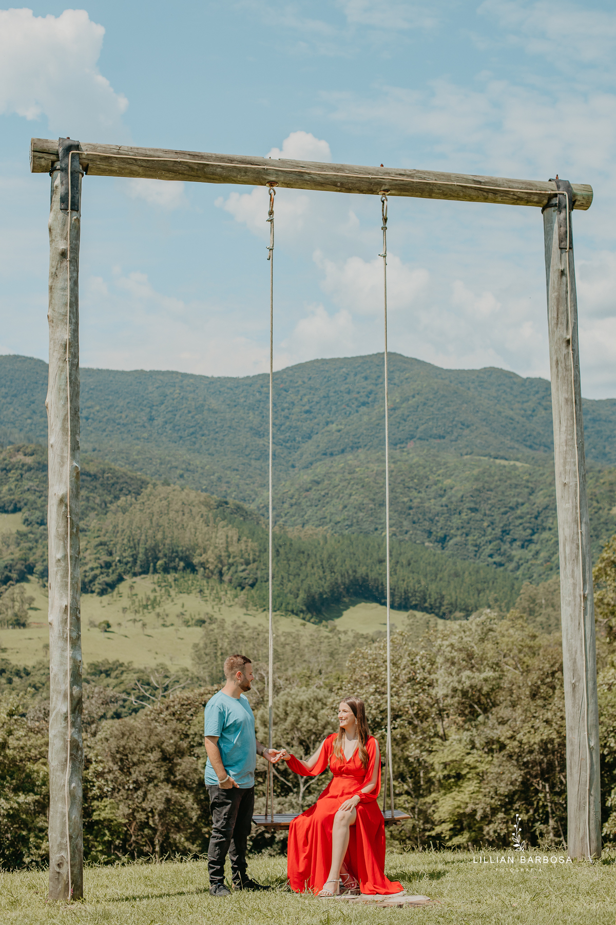 ensaio-de-casal-pousada-costao-da-serra-vestido-Vermelho-preto-piscina-fotografa-de-lauro-muller-santa-catarina 