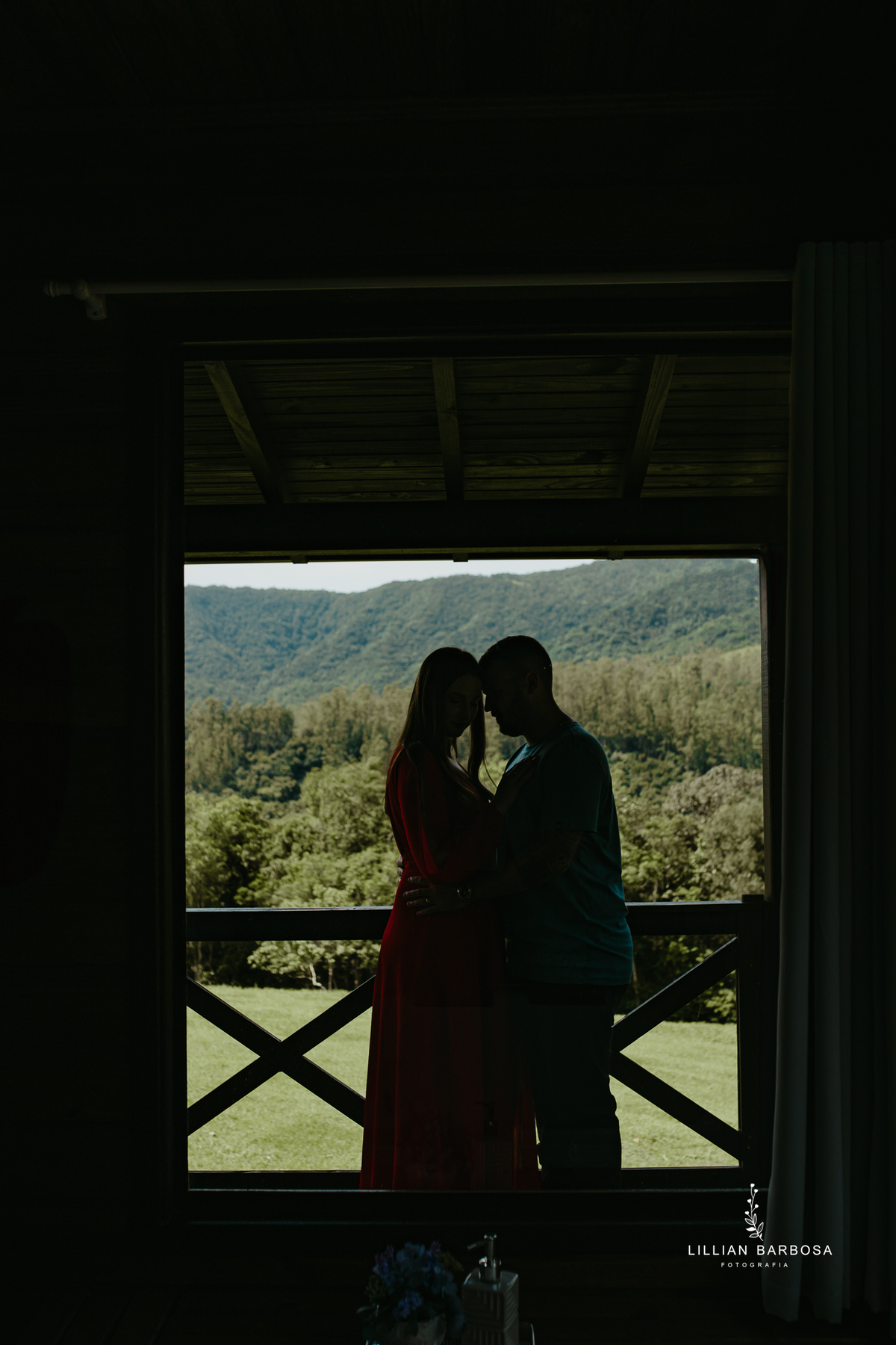 ensaio-de-casal-pousada-costao-da-serra-vestido-Vermelho-preto-piscina-fotografa-de-lauro-muller-santa-catarina 
