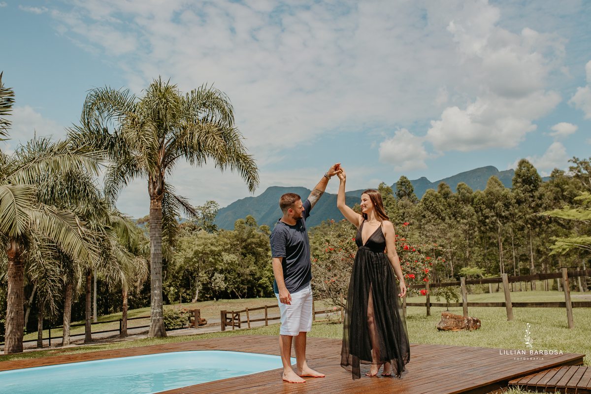 ensaio-de-casal-pousada-costao-da-serra-vestido-Vermelho-preto-piscina-fotografa-de-lauro-muller-santa-catarina 