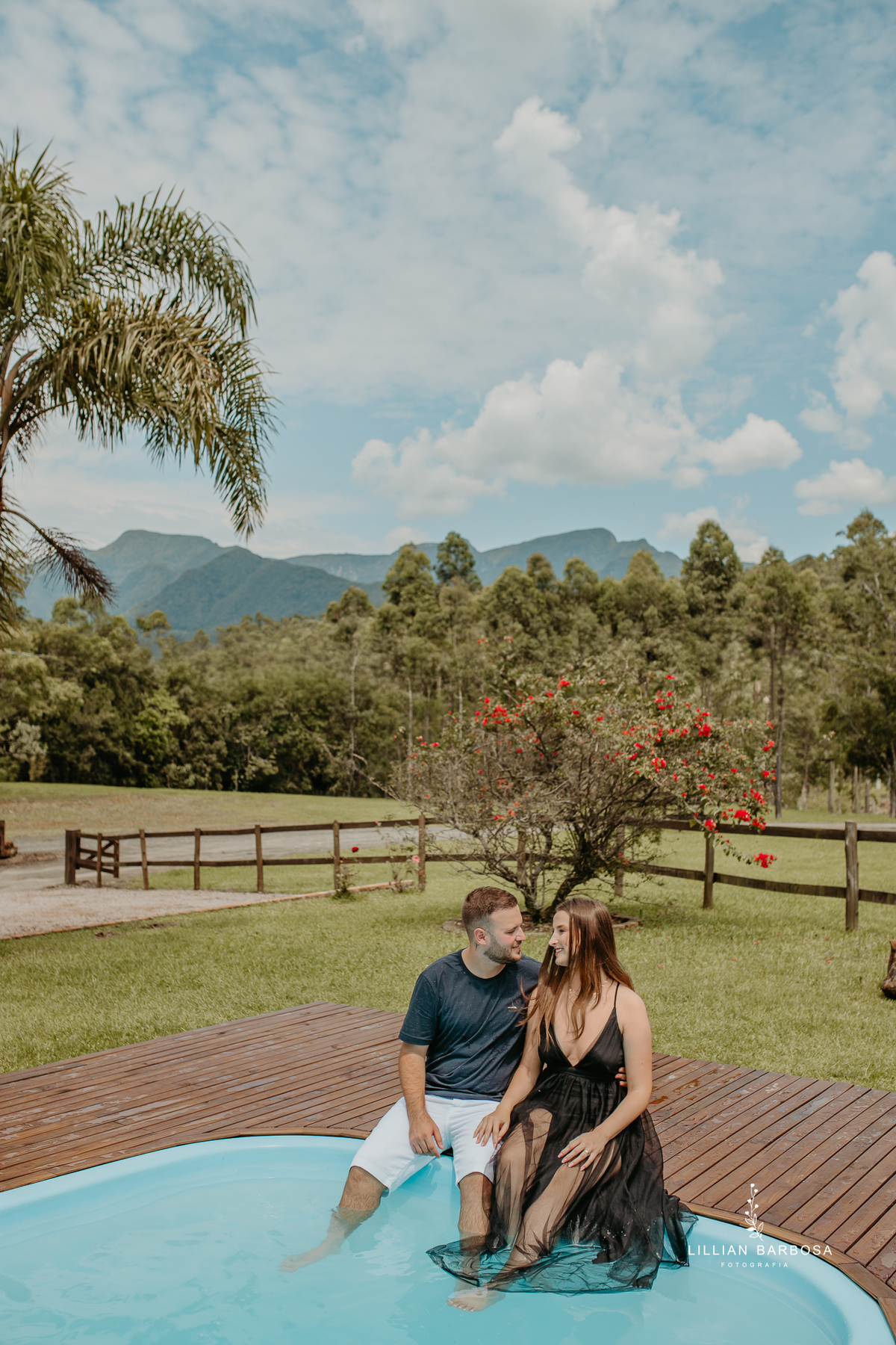 ensaio-de-casal-pousada-costao-da-serra-vestido-Vermelho-preto-piscina-fotografa-de-lauro-muller-santa-catarina 