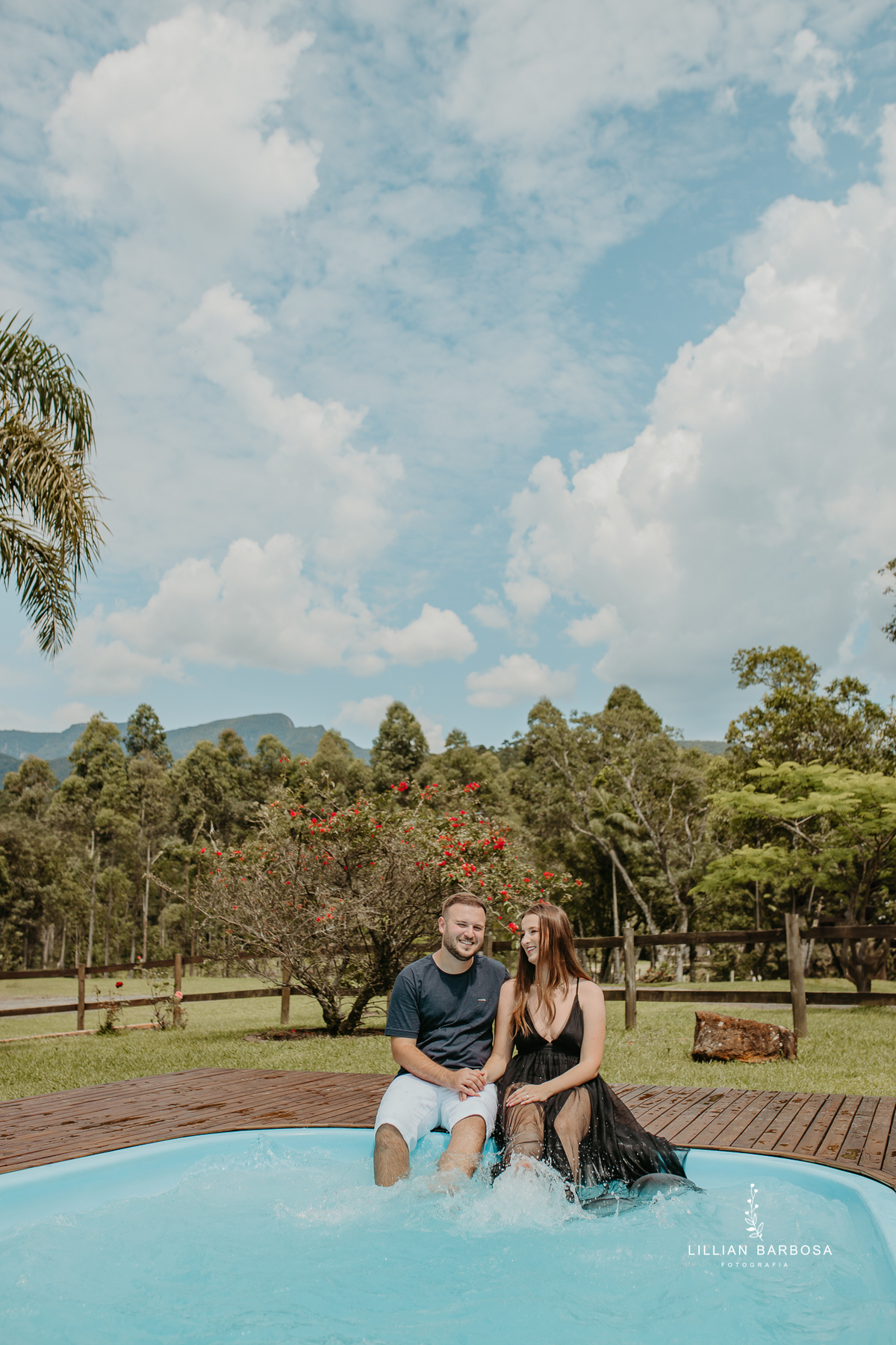 ensaio-de-casal-pousada-costao-da-serra-vestido-Vermelho-preto-piscina-fotografa-de-lauro-muller-santa-catarina 