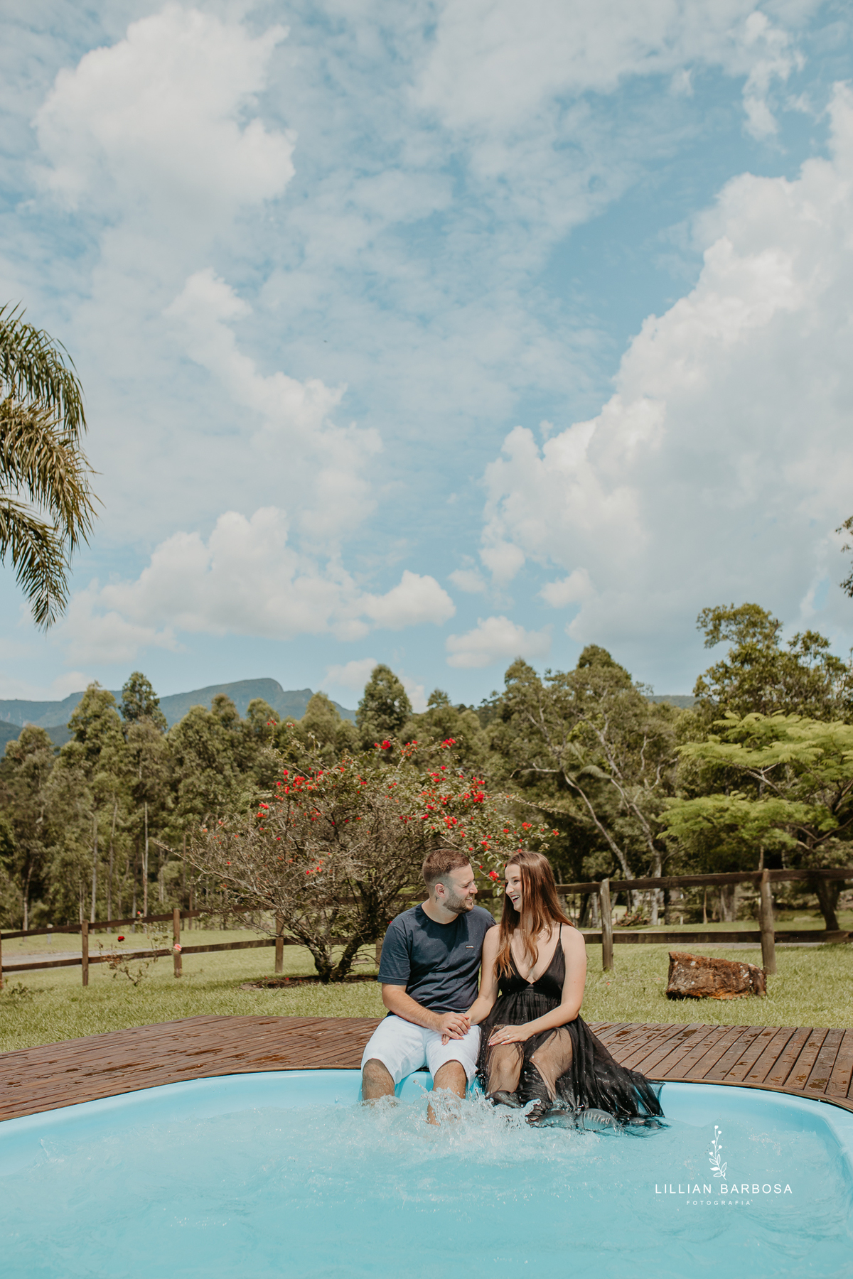 ensaio-de-casal-pousada-costao-da-serra-vestido-Vermelho-preto-piscina-fotografa-de-lauro-muller-santa-catarina 