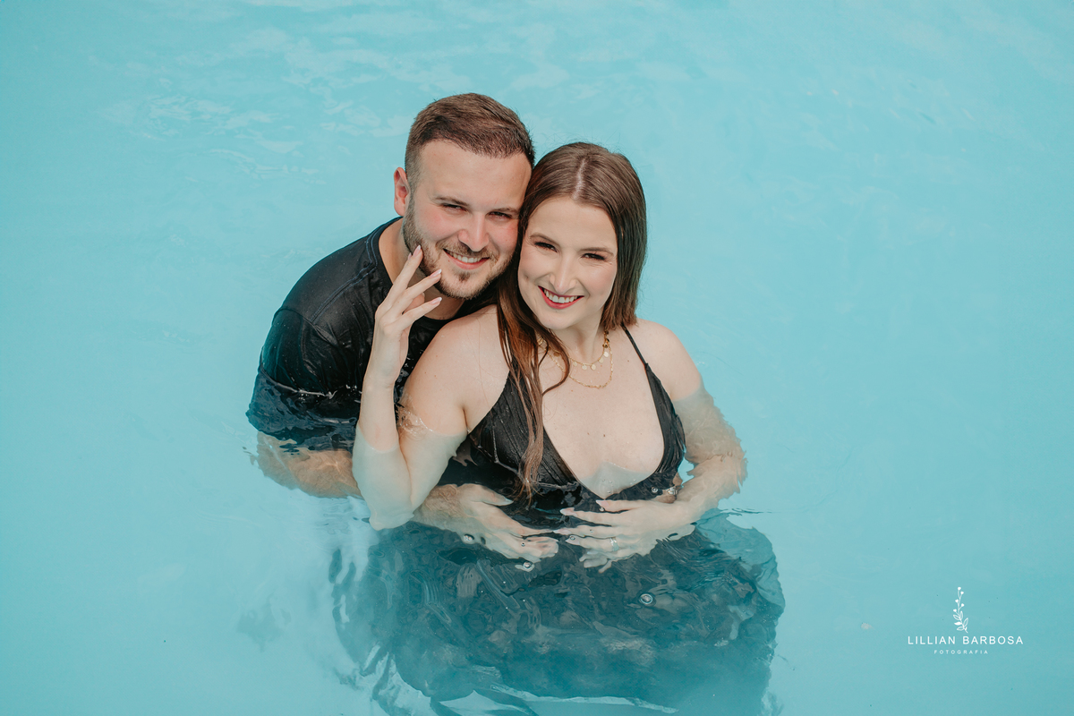 ensaio-de-casal-pousada-costao-da-serra-vestido-Vermelho-preto-piscina-fotografa-de-lauro-muller-santa-catarina 