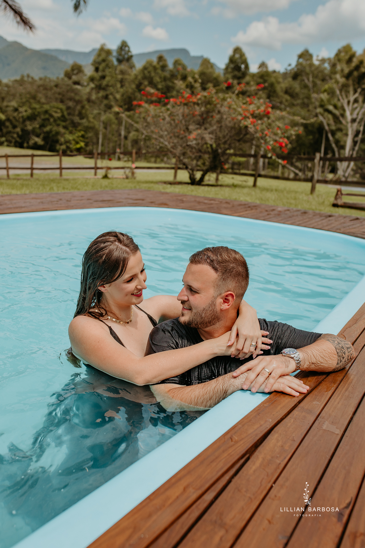 ensaio-de-casal-pousada-costao-da-serra-vestido-Vermelho-preto-piscina-fotografa-de-lauro-muller-santa-catarina 