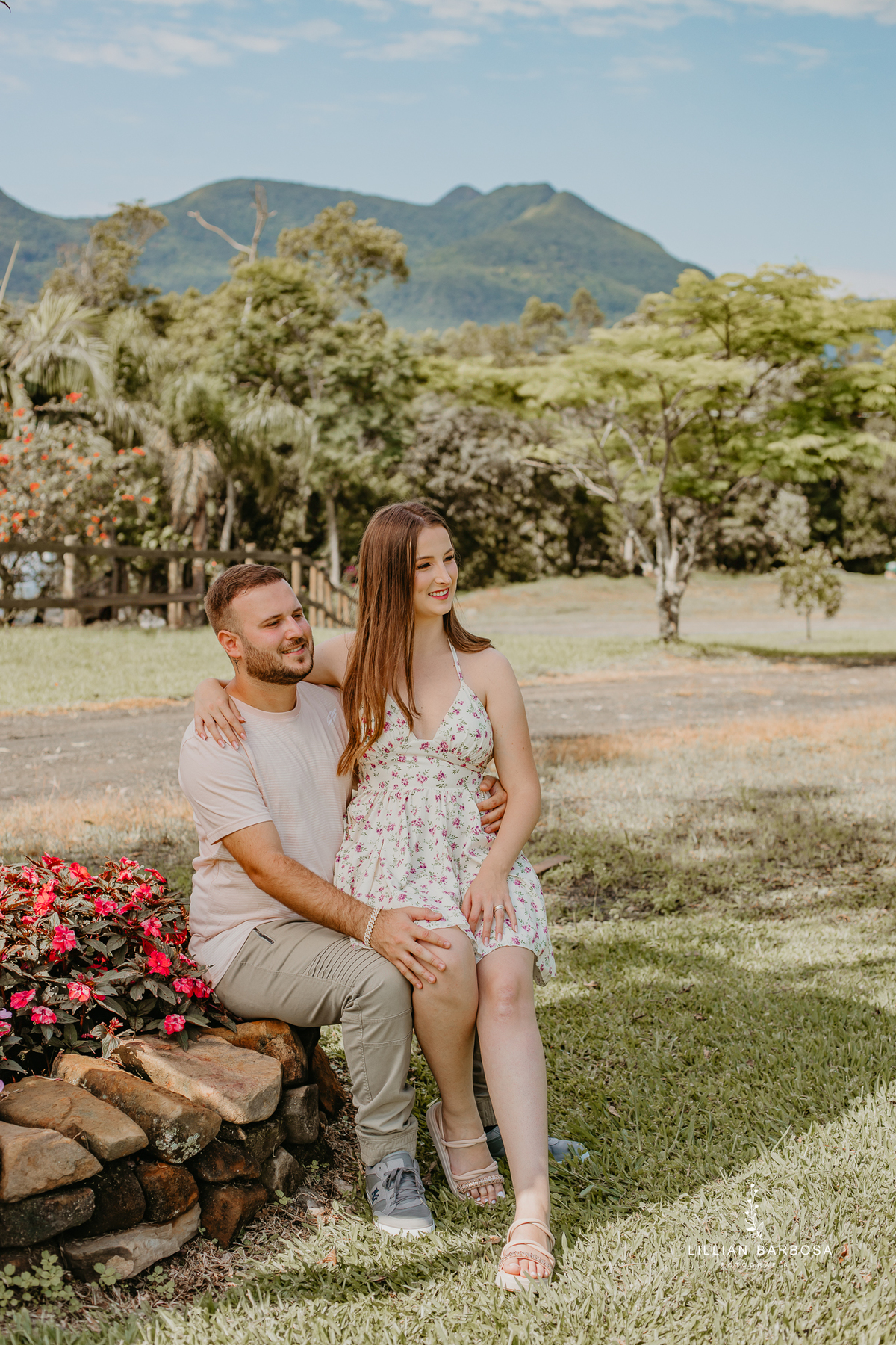 ensaio-de-casal-pousada-costao-da-serra-vestido-Vermelho-preto-piscina-fotografa-de-lauro-muller-santa-catarina 