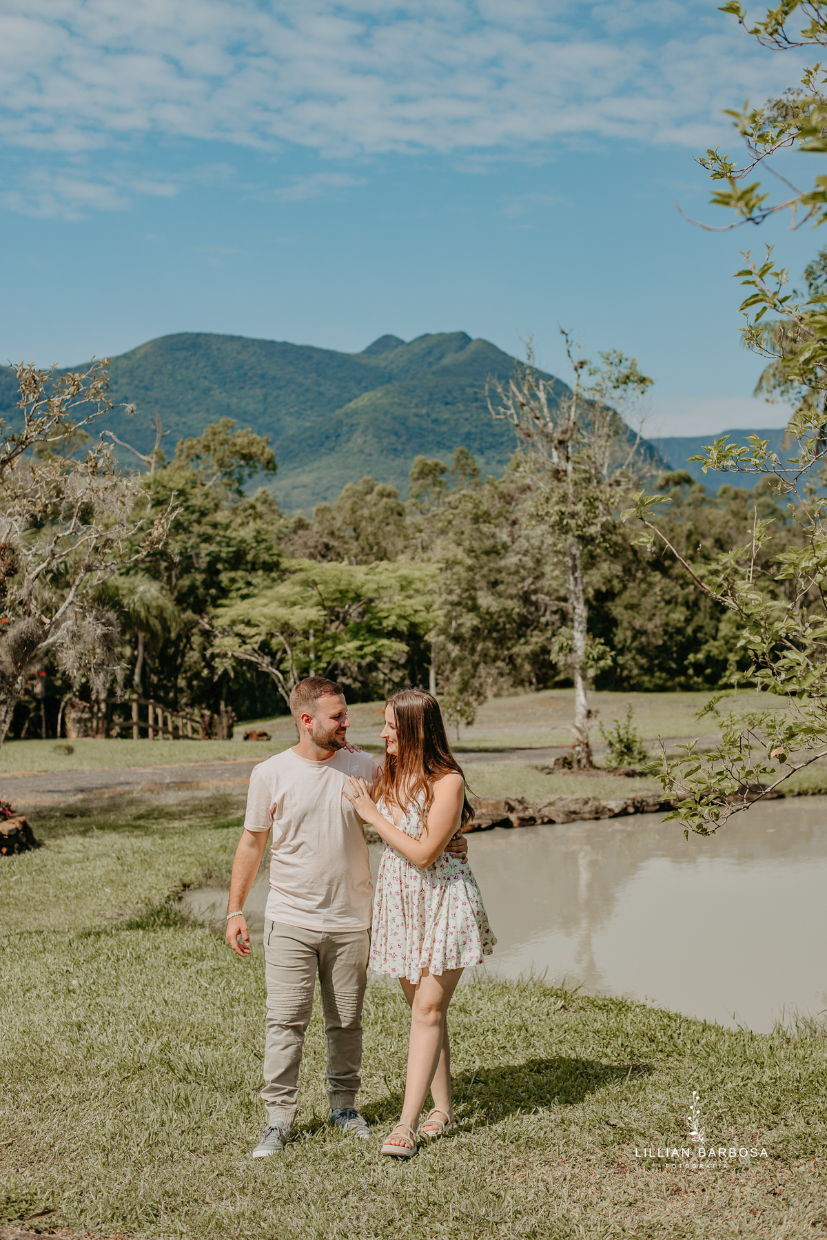 ensaio-de-casal-pousada-costao-da-serra-vestido-Vermelho-preto-piscina-fotografa-de-lauro-muller-santa-catarina 