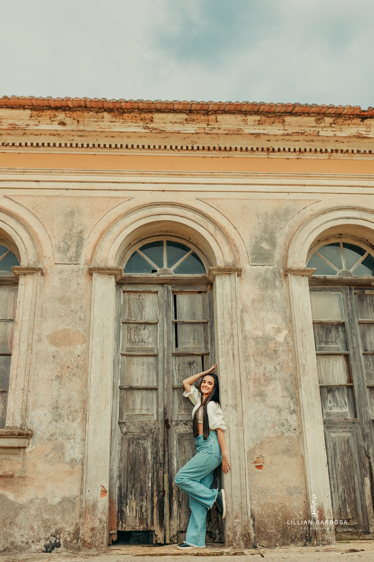 ensaio-de-quinze-anos-castelo-beldevere-e-em-pedras-grandes-campo-de-girrasois-vestido-Vermelho-rosa-azul-preto-fotografa-de-lauro-muller- fotografa-de-pedras-grandes-fotografa-de-treze-de-maio