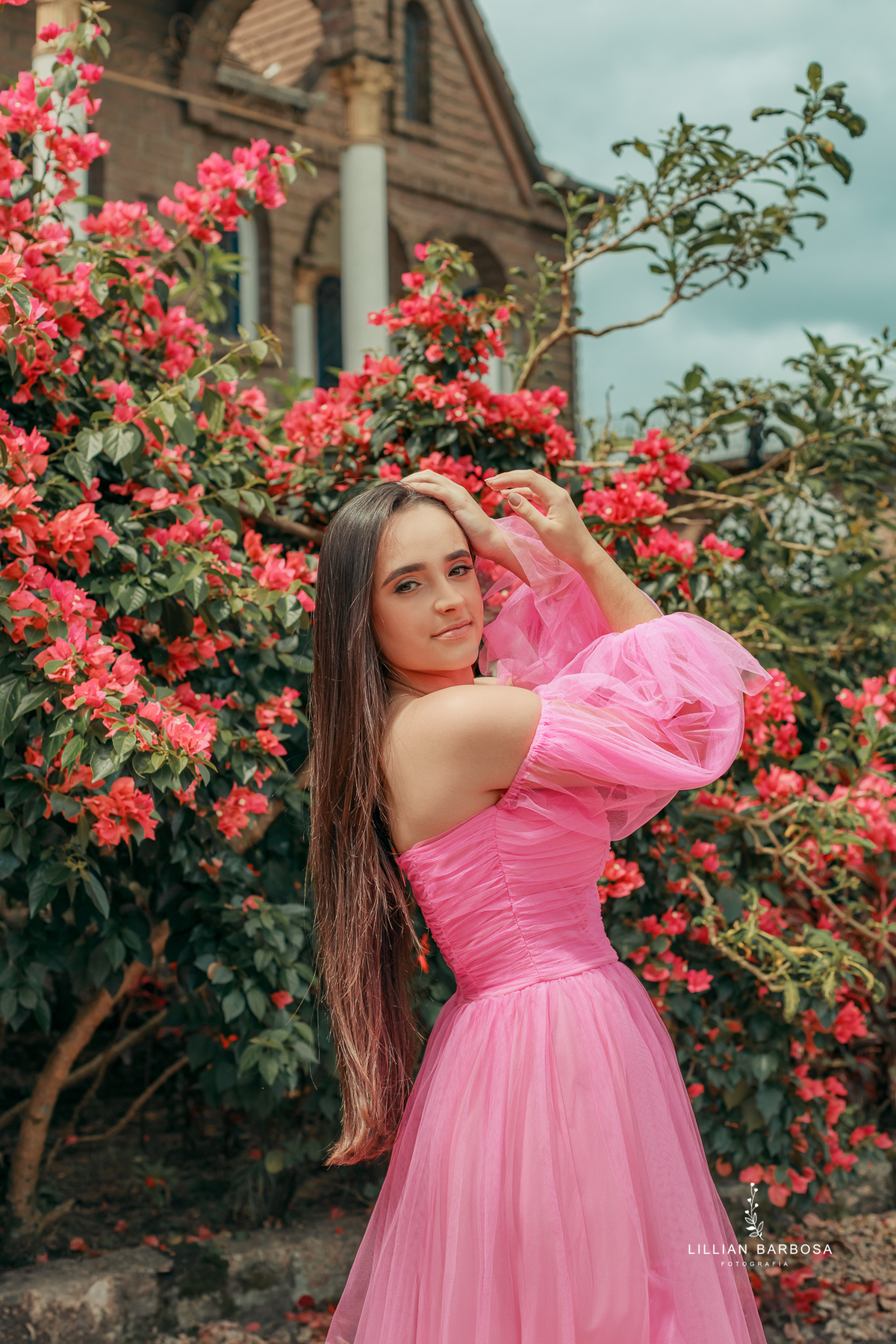 ensaio-de-quinze-anos-castelo-beldevere-e-em-pedras-grandes-campo-de-girrasois-vestido-Vermelho-rosa-azul-preto-fotografa-de-lauro-muller- fotografa-de-pedras-grandes-fotografa-de-treze-de-maio