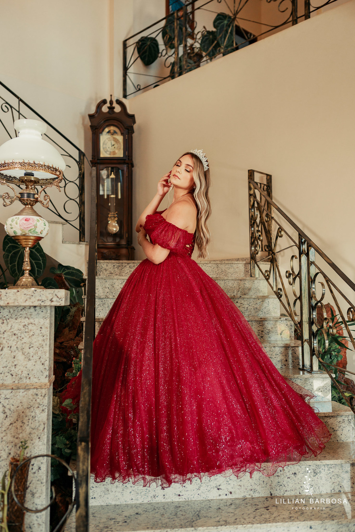 ensaio-de-quinze-anos-castelo-beldevere-vestido-rosa-vermelho-preto-brilho-fotografa-de-lauro-muller- fotografa-fotografa-de-treze-de-maio