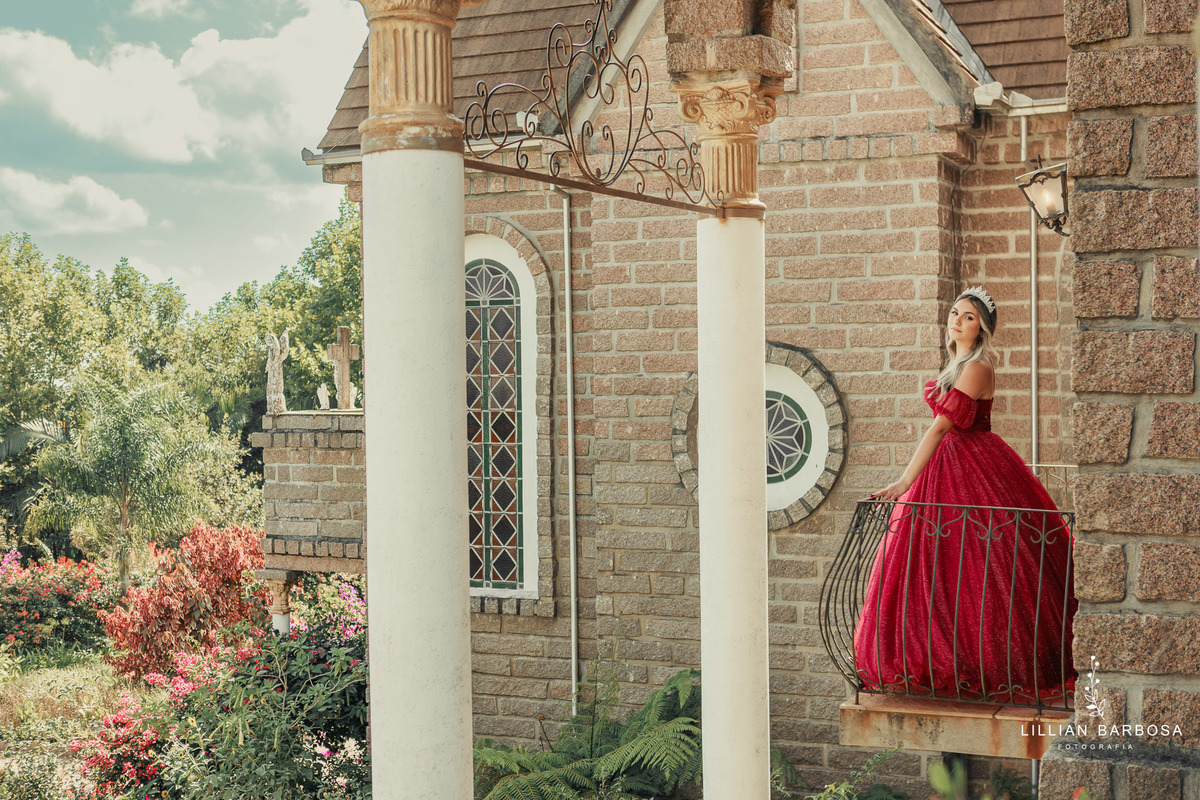 ensaio-de-quinze-anos-castelo-beldevere-vestido-rosa-vermelho-preto-brilho-fotografa-de-lauro-muller- fotografa-fotografa-de-treze-de-maio