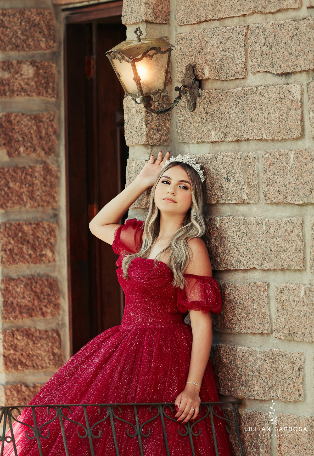 ensaio-de-quinze-anos-castelo-beldevere-vestido-rosa-vermelho-preto-brilho-fotografa-de-lauro-muller- fotografa-fotografa-de-treze-de-maio