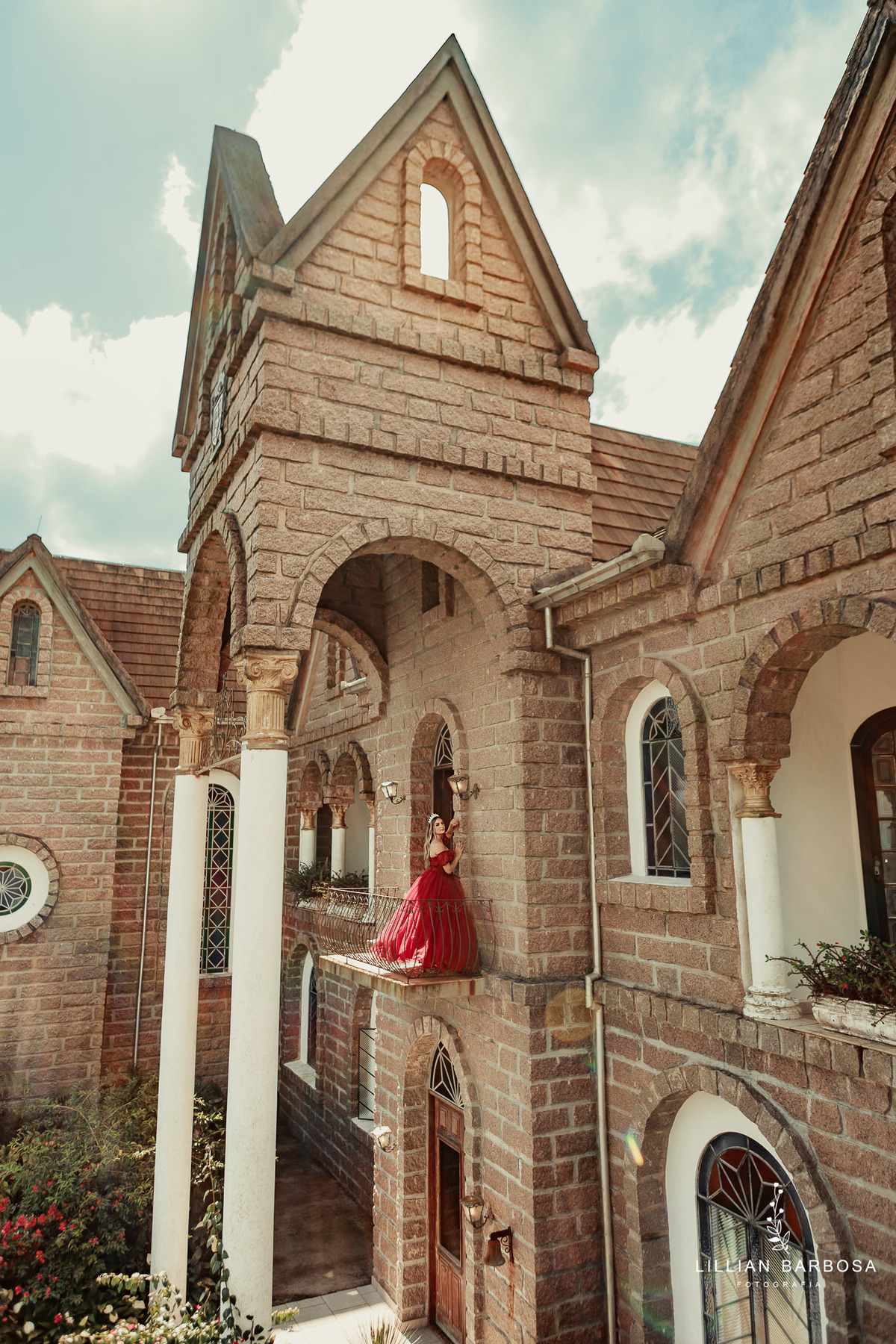 ensaio-de-quinze-anos-castelo-beldevere-vestido-rosa-vermelho-preto-brilho-fotografa-de-lauro-muller- fotografa-fotografa-de-treze-de-maio