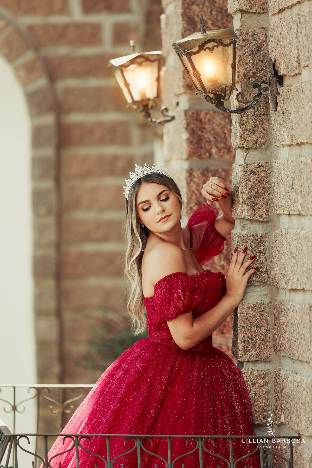 ensaio-de-quinze-anos-castelo-beldevere-vestido-rosa-vermelho-preto-brilho-fotografa-de-lauro-muller- fotografa-fotografa-de-treze-de-maio