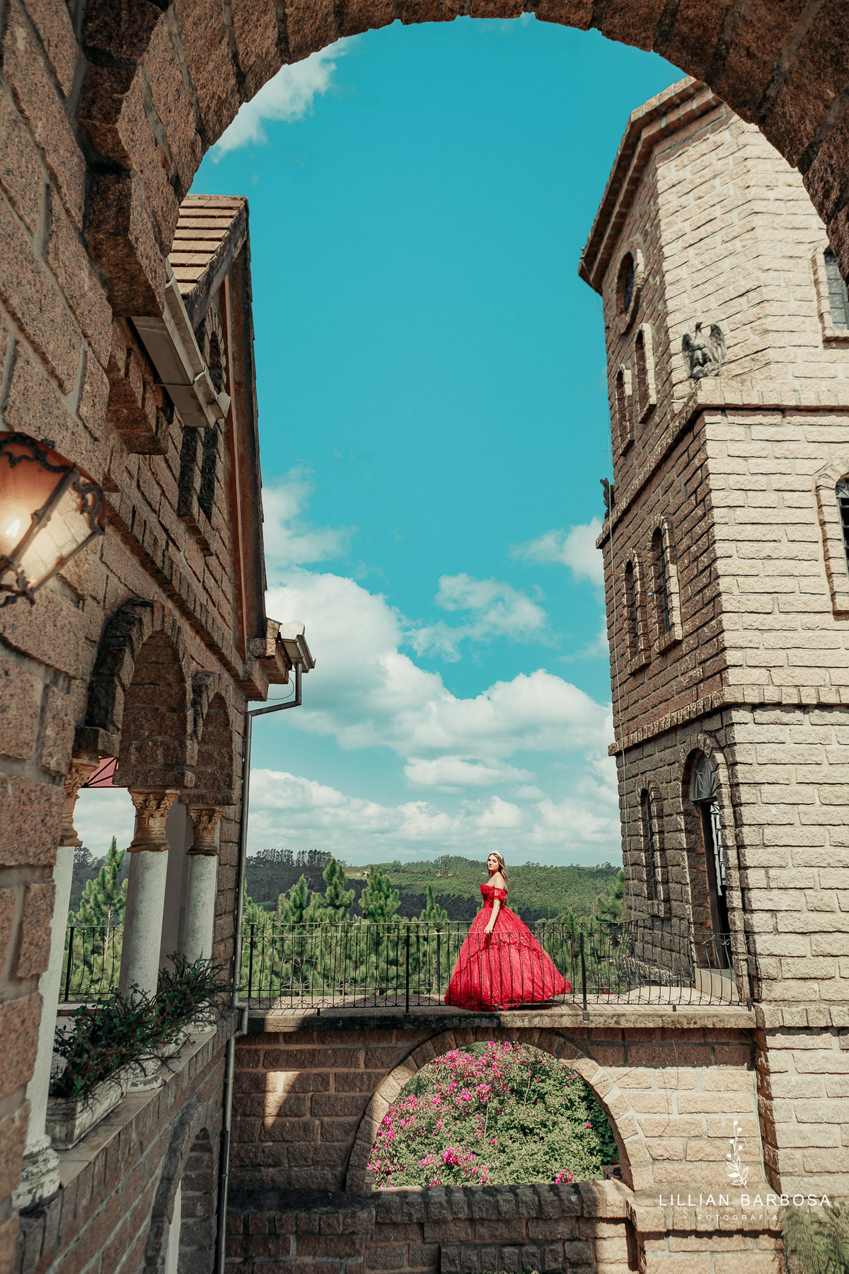 ensaio-de-quinze-anos-castelo-beldevere-vestido-rosa-vermelho-preto-brilho-fotografa-de-lauro-muller- fotografa-fotografa-de-treze-de-maio