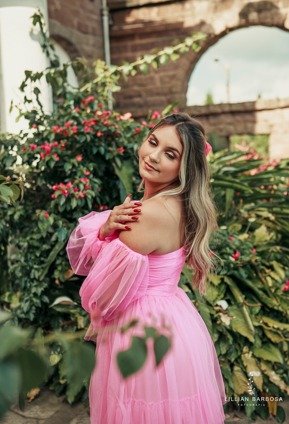 ensaio-de-quinze-anos-castelo-beldevere-vestido-rosa-vermelho-preto-brilho-fotografa-de-lauro-muller- fotografa-fotografa-de-treze-de-maio