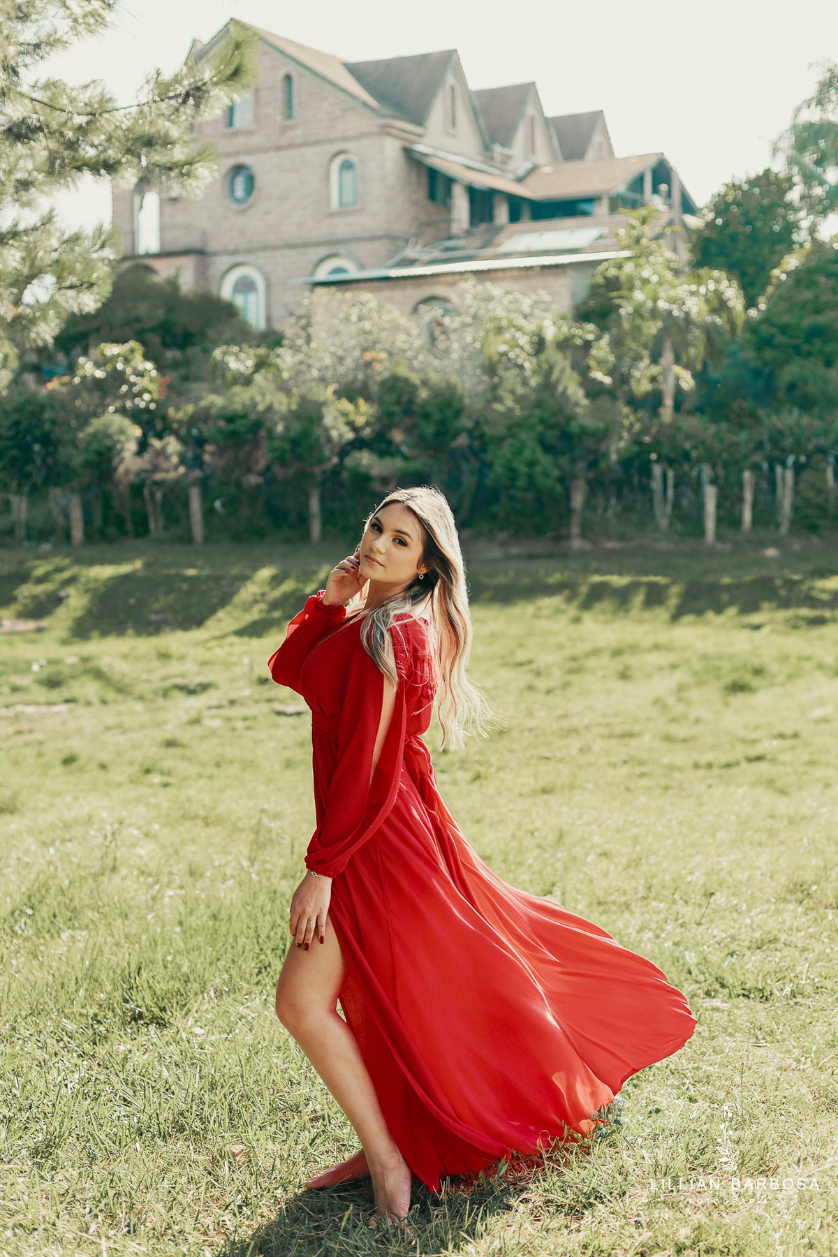 ensaio-de-quinze-anos-castelo-beldevere-vestido-rosa-vermelho-preto-brilho-fotografa-de-lauro-muller- fotografa-fotografa-de-treze-de-maio