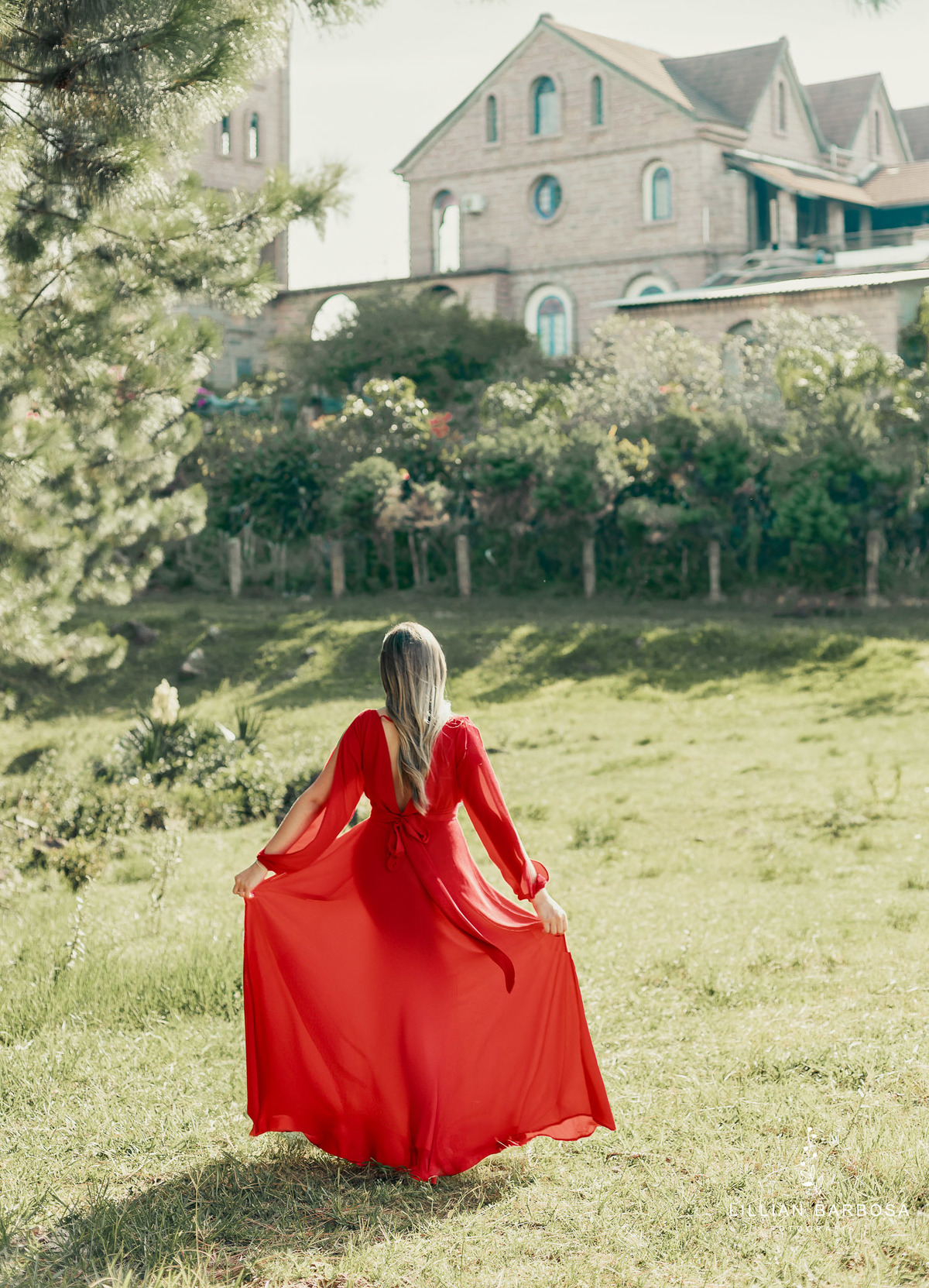 ensaio-de-quinze-anos-castelo-beldevere-vestido-rosa-vermelho-preto-brilho-fotografa-de-lauro-muller- fotografa-fotograofa-de-treze-de-maio