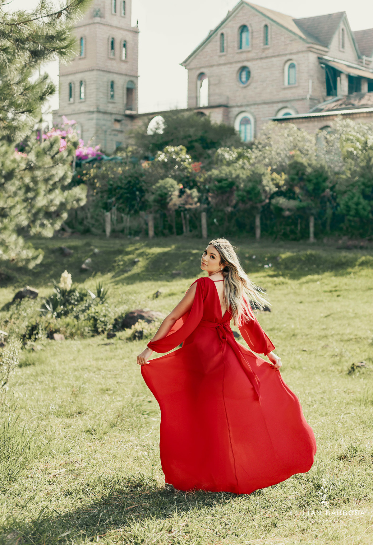 ensaio-de-quinze-anos-castelo-beldevere-vestido-rosa-vermelho-preto-brilho-fotografa-de-lauro-muller- fotografa-fotografa-de-treze-de-maio