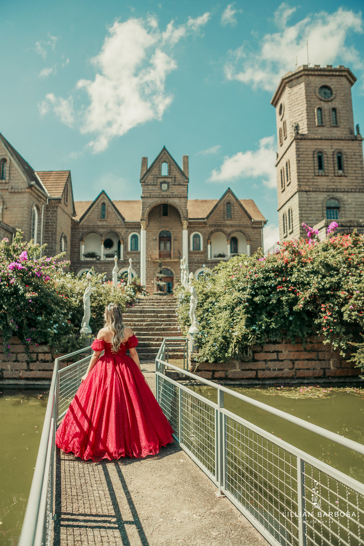ensaio-de-quinze-anos-castelo-beldevere-vestido-rosa-vermelho-preto-brilho-fotografa-de-lauro-muller- fotografa-fotografa-de-treze-de-maio