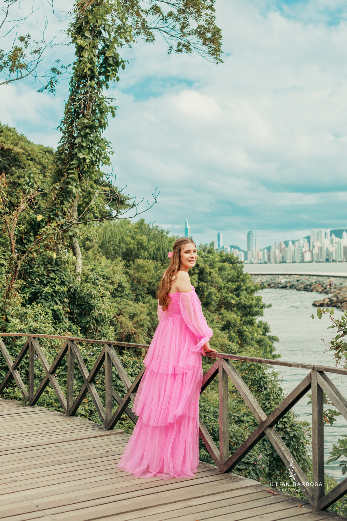 ensaio-de-quinze-anos-balneario-camburiu-florianopolis-vestido-rosa-vermelho-preto-fotografa-de-lauro-muller- fotografa-fotografa-de-florioa-forianopolos-balneario-camburui