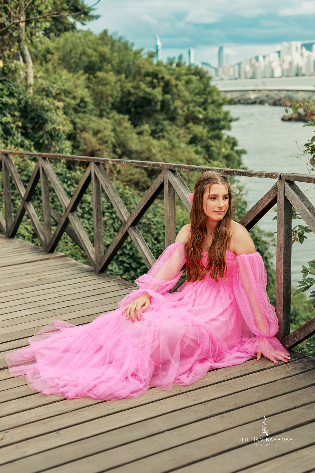 ensaio-de-quinze-anos-balneario-camburiu-florianopolis-vestido-rosa-vermelho-preto-fotografa-de-lauro-muller- fotografa-fotografa-de-florioa-forianopolos-balneario-camburui