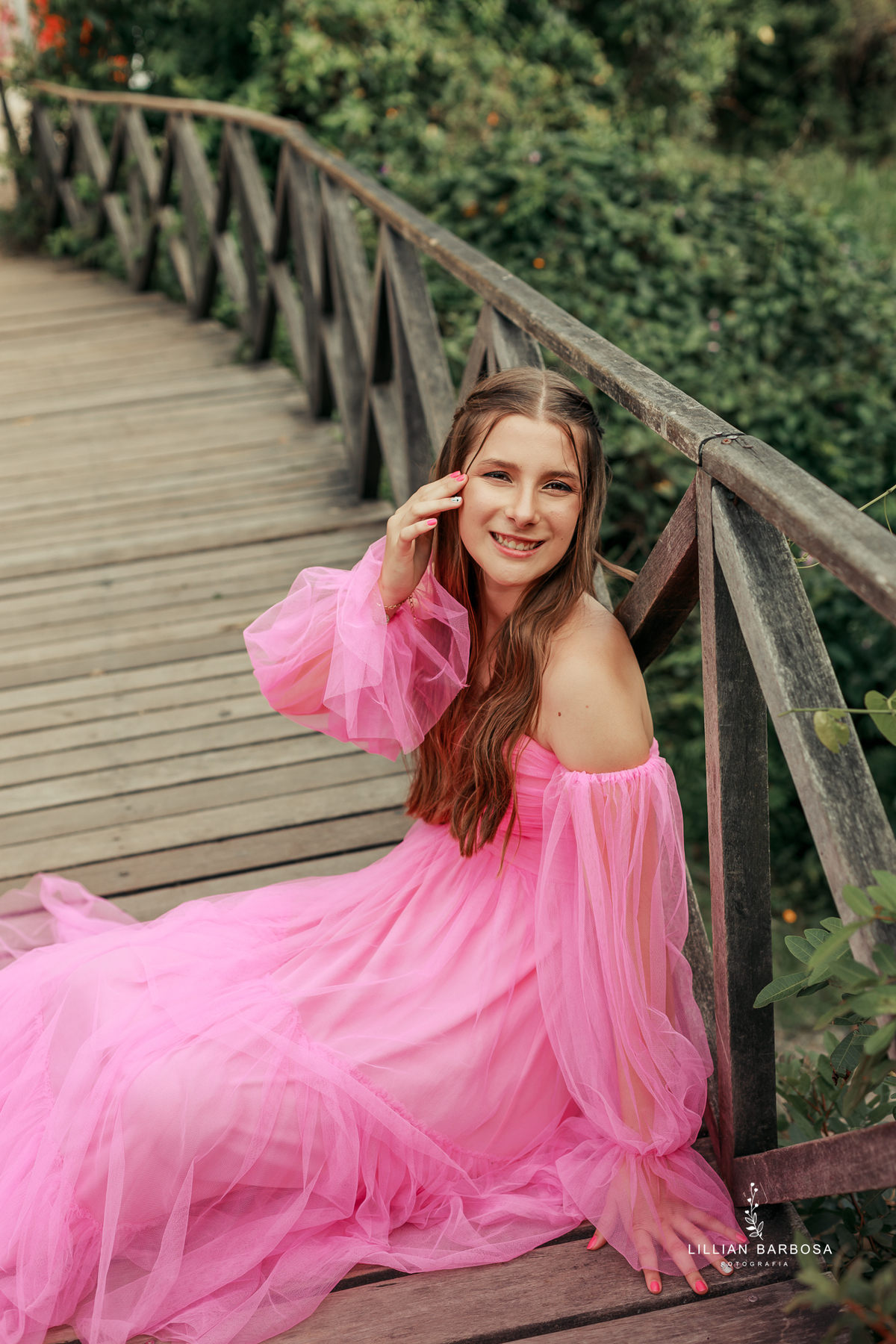 ensaio-de-quinze-anos-balneario-camburiu-florianopolis-vestido-rosa-vermelho-preto-fotografa-de-lauro-muller- fotografa-fotografa-de-florioa-forianopolos-balneario-camburui