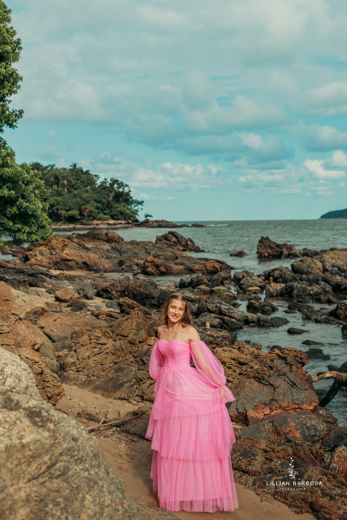 ensaio-de-quinze-anos-balneario-camburiu-florianopolis-vestido-rosa-vermelho-preto-fotografa-de-lauro-muller- fotografa-fotografa-de-florioa-forianopolos-balneario-camburui