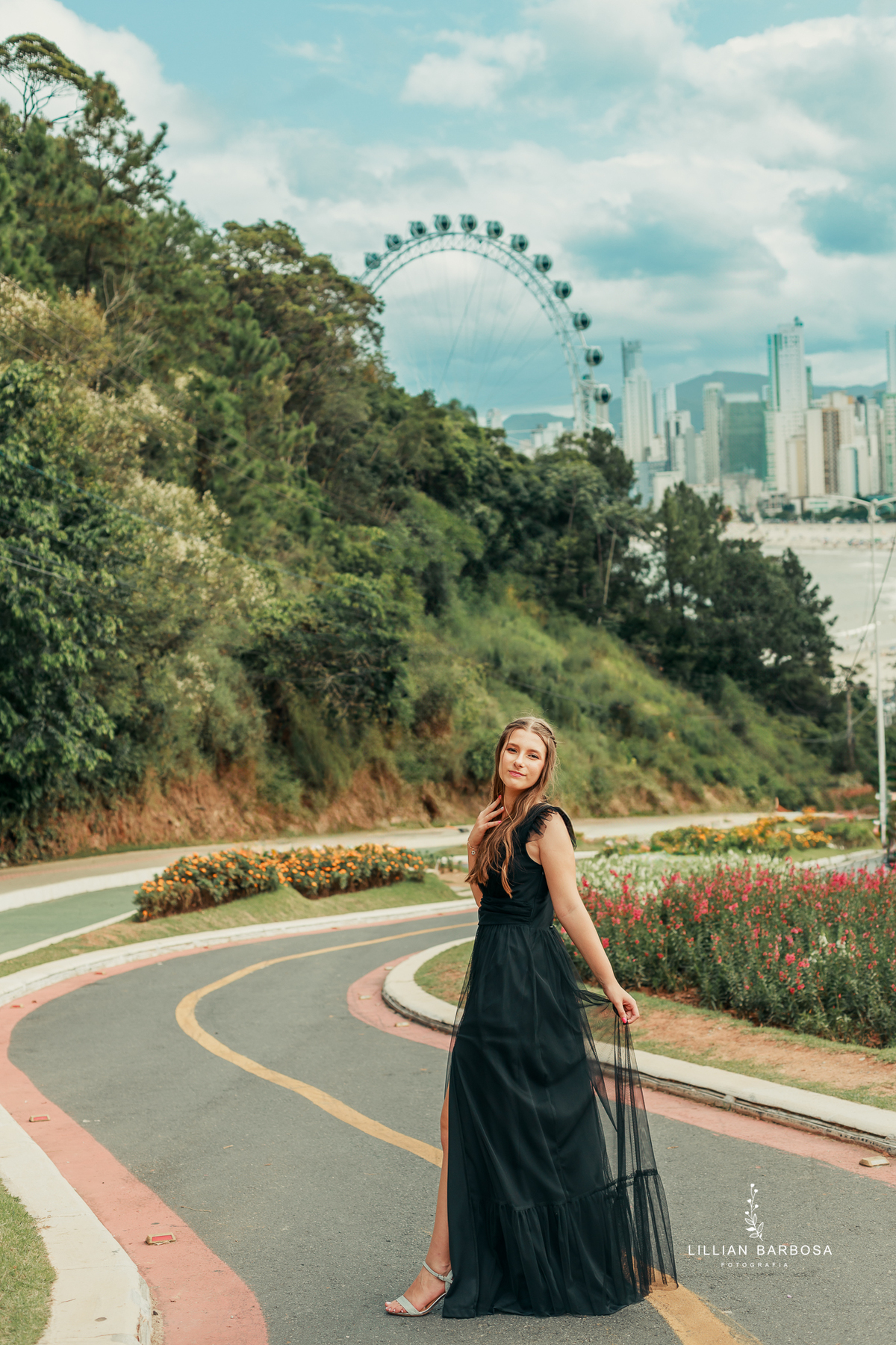 ensaio-de-quinze-anos-balneario-camburiu-florianopolis-vestido-rosa-vermelho-preto-fotografa-de-lauro-muller- fotografa-fotografa-de-florioa-forianopolos-balneario-camburui