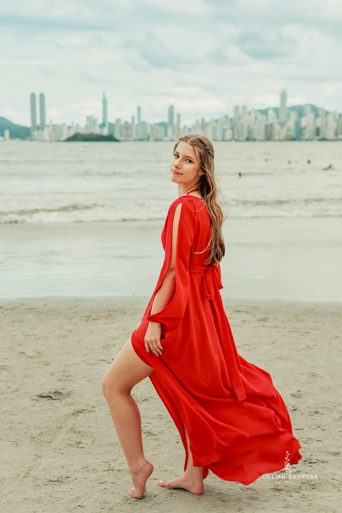 ensaio-de-quinze-anos-balneario-camburiu-florianopolis-vestido-rosa-vermelho-preto-fotografa-de-lauro-muller- fotografa-fotografa-de-florioa-forianopolos-balneario-camburui