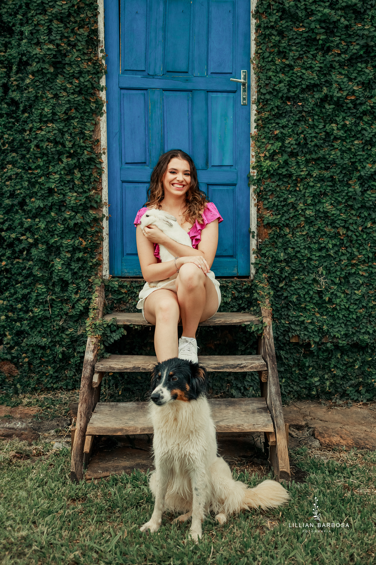 ensaio-de-quinze-anos-fazenda-sao-lorezo-sideropolis-foto-com-animais-foto-com-coelo-e-cachorro-vestido-rosa-roxo-prenda-piqueinique-fotografa-de-lauro-muller- fotografa-fotografa-de-sideropolis