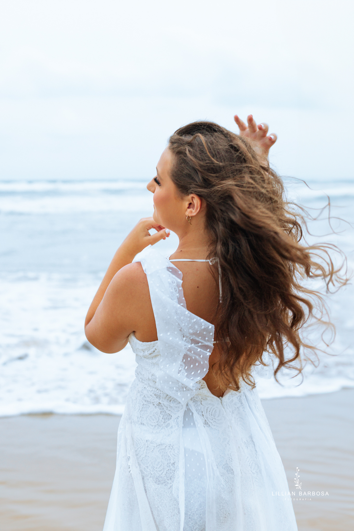 ensaio-de-quinze-anos-camacho-praia-vestido-rosa-azul-jeans-croped-vestido-branco-na-beira-mar-fotografa-de-lauro-muller- fotografa-fotografa-de-camacho