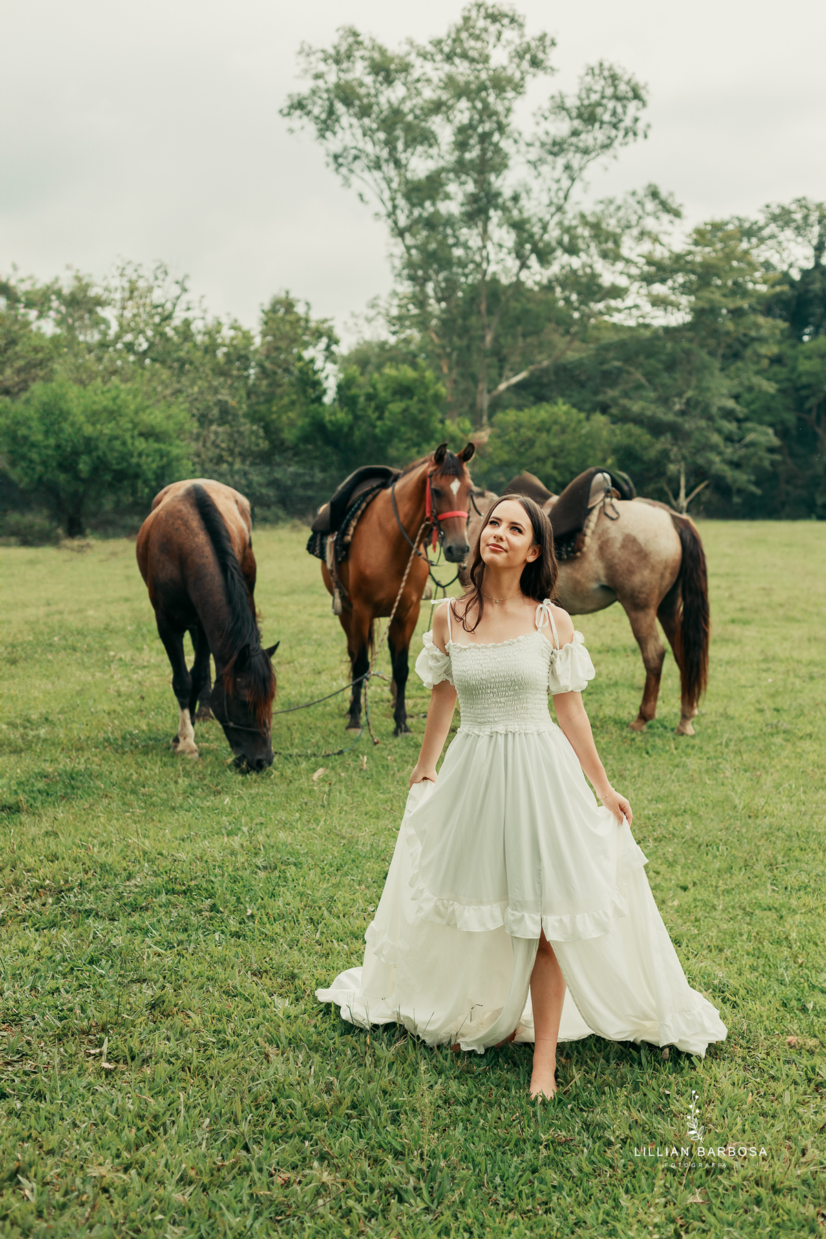 ensaio-de-quinze-anos-serra-dorio-do-rastro-vestido-rosa-azul-jeans-croped-vestido-branco-fotografa-de-lauro-muller- fotografa-fotografa-de-serra-d-do-rio-rastro