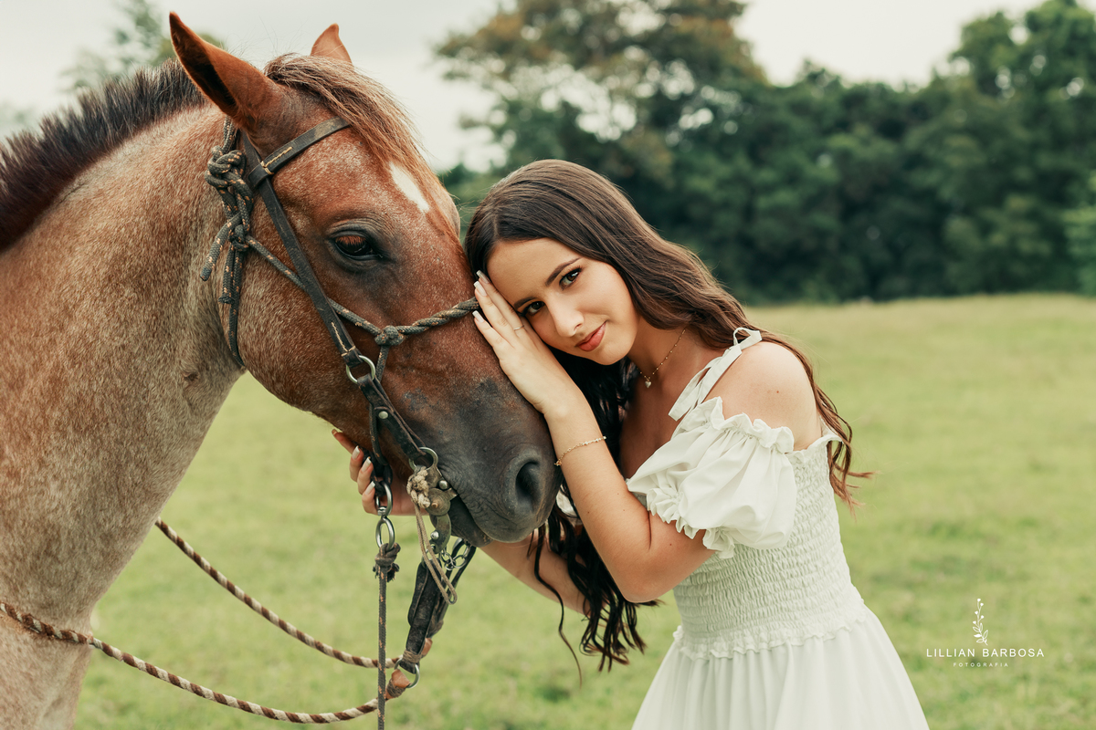 ensaio-de-quinze-anos-serra-dorio-do-rastro-vestido-rosa-azul-jeans-croped-vestido-branco-fotografa-de-lauro-muller- fotografa-fotografa-de-serra-d-do-rio-rastro