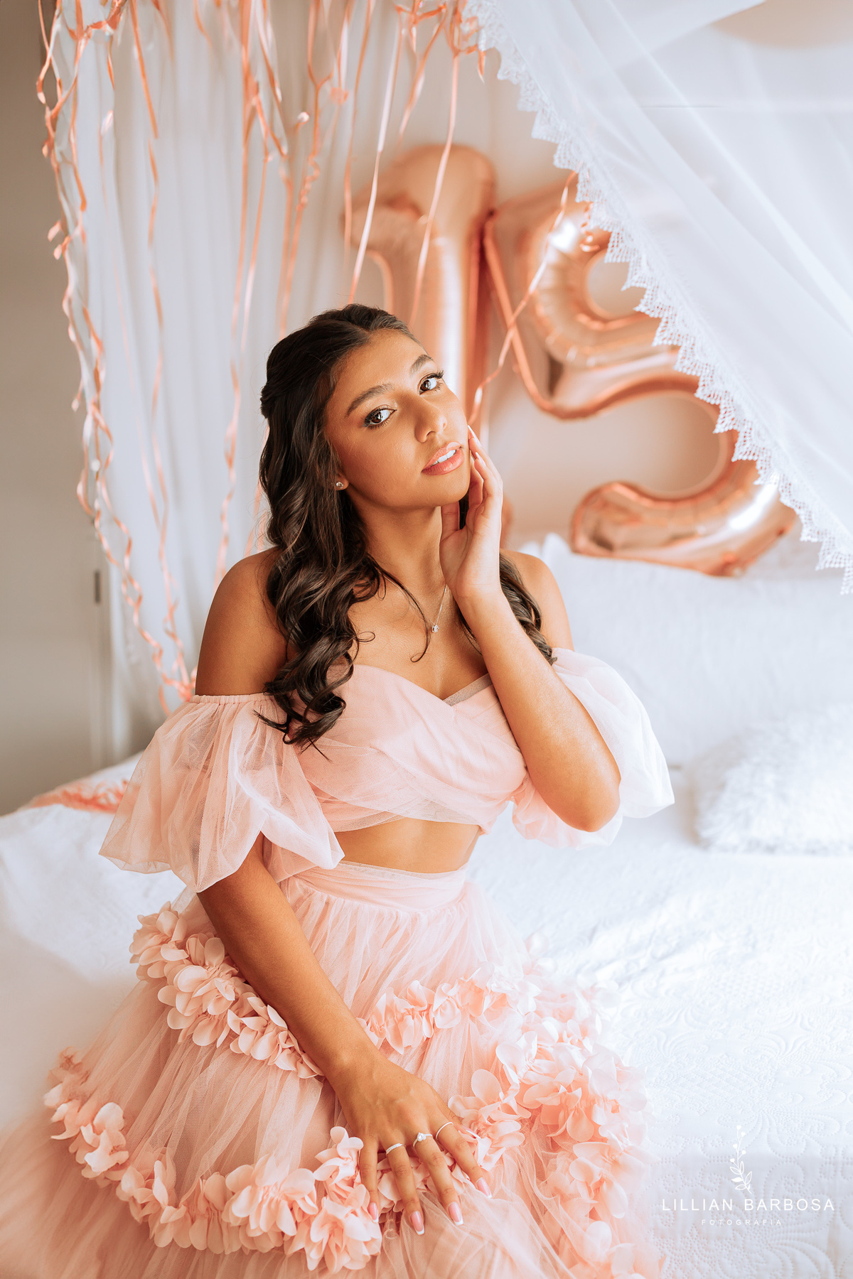 ensaio-de-quinze-anos-atelie-daniela-nagel-Castelo-belvedere-vestido-rosa-azul-conjunto-branco-fotografa-de-lauro-muller- fotografa-fotografa-de-orleans-fotografa-de-treze-de-maio-