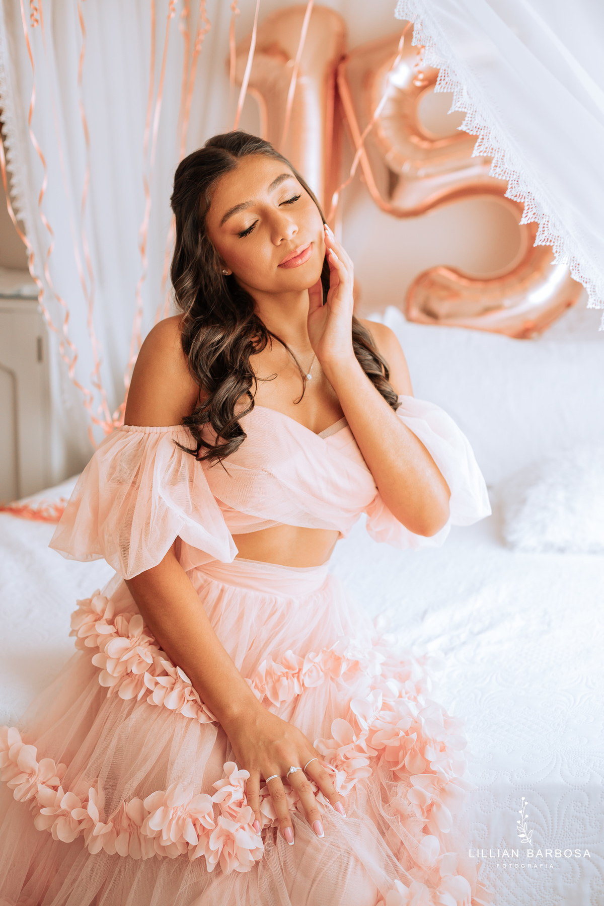 ensaio-de-quinze-anos-atelie-daniela-nagel-Castelo-belvedere-vestido-rosa-azul-conjunto-branco-fotografa-de-lauro-muller- fotografa-fotografa-de-orleans-fotografa-de-treze-de-maio-