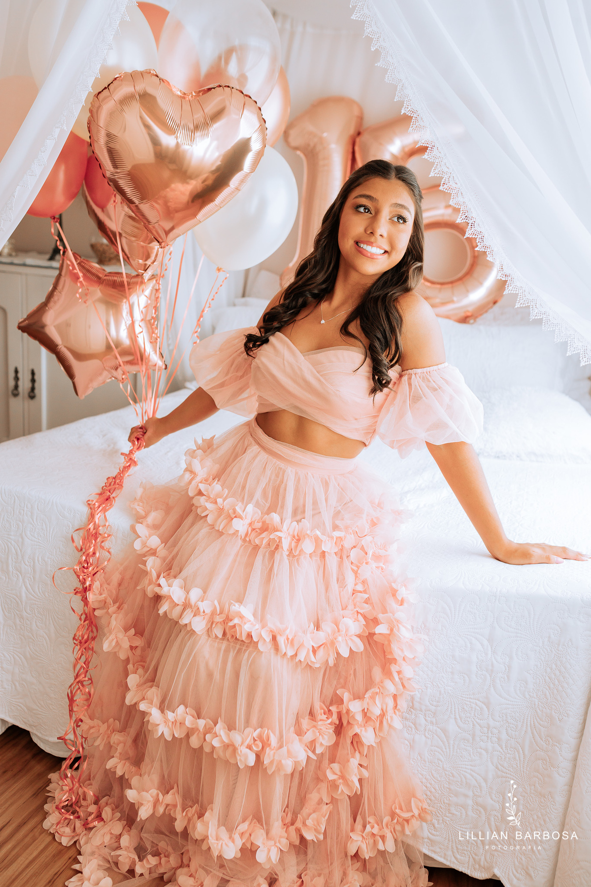 ensaio-de-quinze-anos-atelie-daniela-nagel-Castelo-belvedere-vestido-rosa-azul-conjunto-branco-fotografa-de-lauro-muller- fotografa-fotografa-de-orleans-fotografa-de-treze-de-maio-