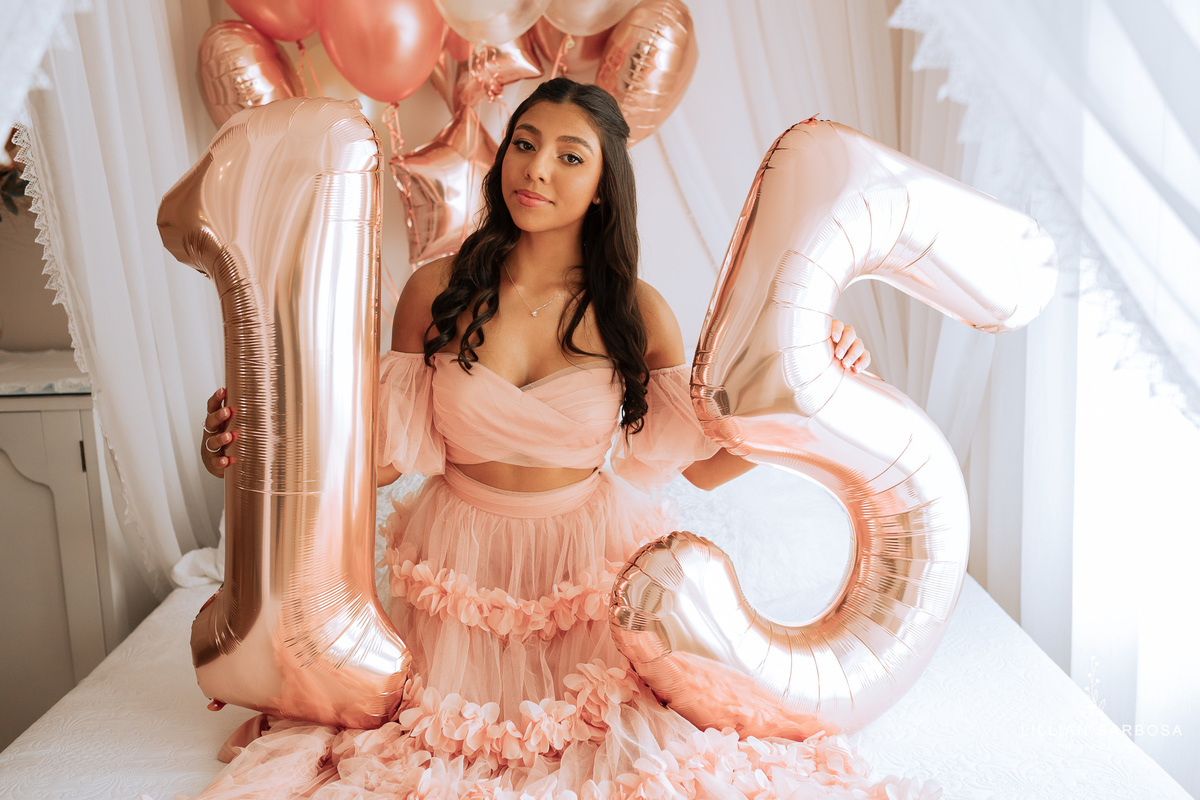 ensaio-de-quinze-anos-atelie-daniela-nagel-Castelo-belvedere-vestido-rosa-azul-conjunto-branco-fotografa-de-lauro-muller- fotografa-fotografa-de-orleans-fotografa-de-treze-de-maio-