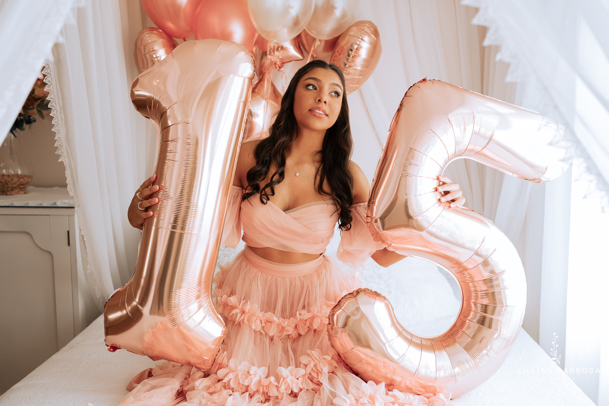 ensaio-de-quinze-anos-atelie-daniela-nagel-Castelo-belvedere-vestido-rosa-azul-conjunto-branco-fotografa-de-lauro-muller- fotografa-fotografa-de-orleans-fotografa-de-treze-de-maio-