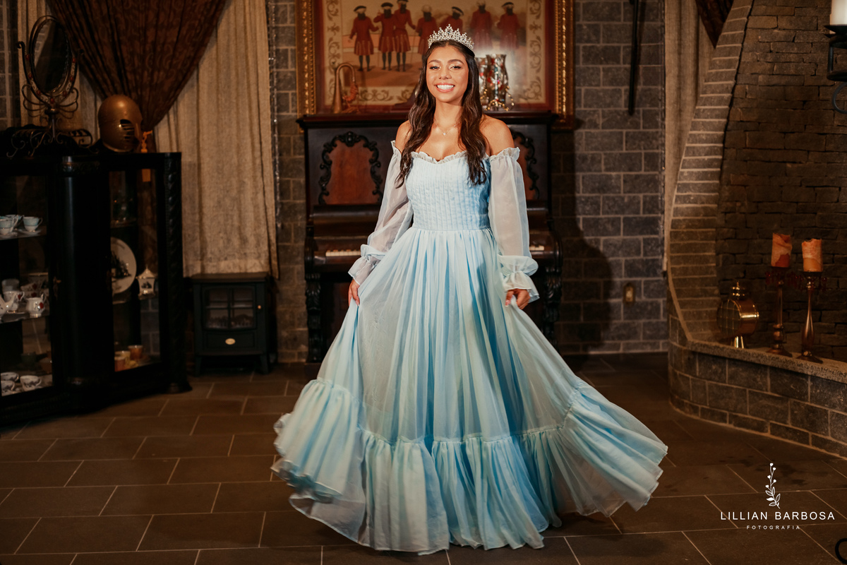 ensaio-de-quinze-anos-atelie-daniela-nagel-Castelo-belvedere-vestido-rosa-azul-conjunto-branco-fotografa-de-lauro-muller- fotografa-fotografa-de-orleans-fotografa-de-treze-de-maio-
