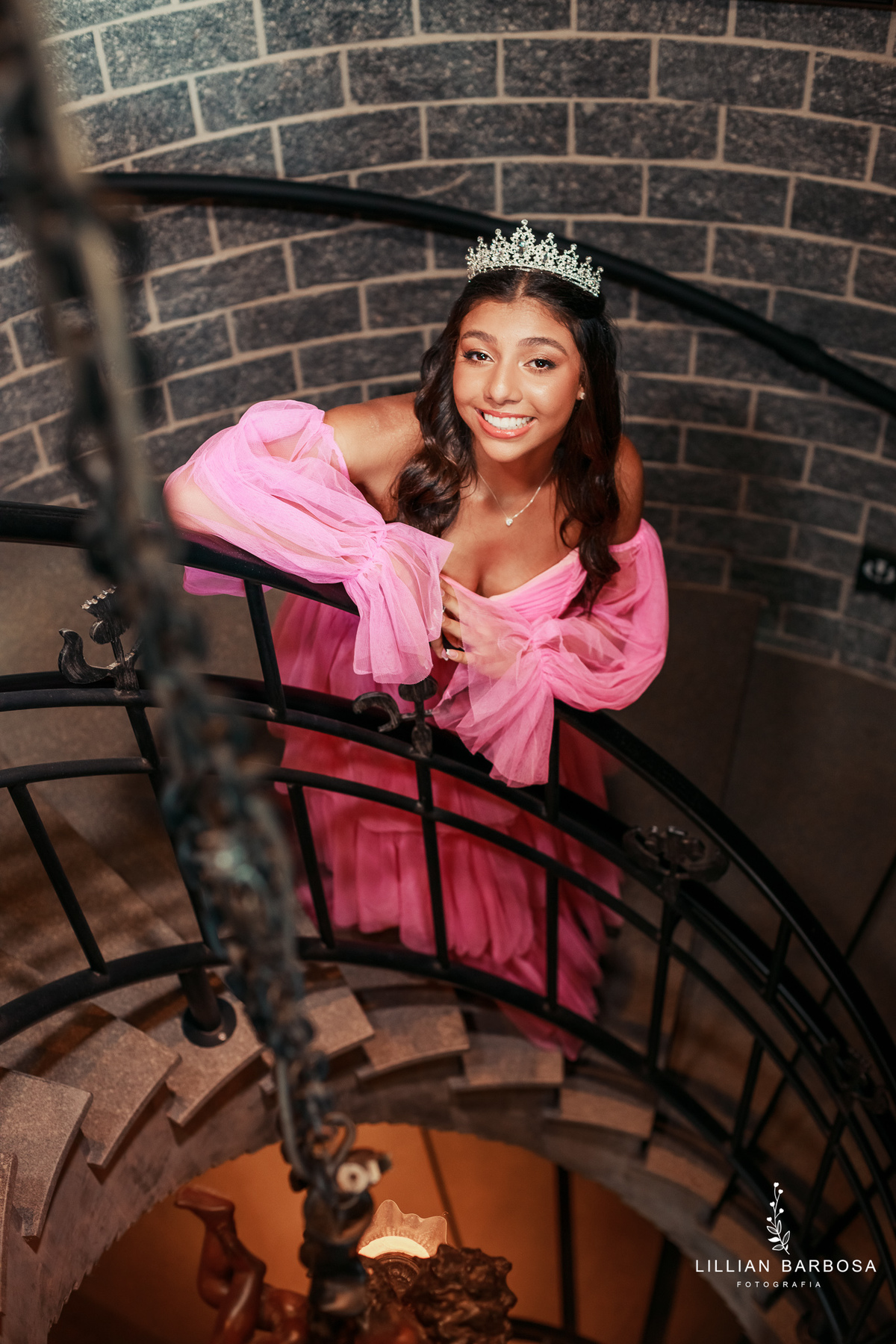 ensaio-de-quinze-anos-atelie-daniela-nagel-Castelo-belvedere-vestido-rosa-azul-conjunto-branco-fotografa-de-lauro-muller- fotografa-fotografa-de-orleans-fotografa-de-treze-de-maio-