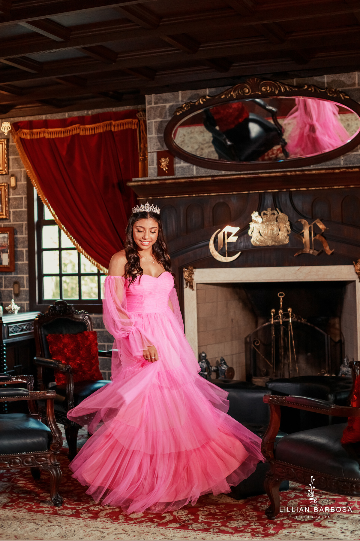 ensaio-de-quinze-anos-atelie-daniela-nagel-Castelo-belvedere-vestido-rosa-azul-conjunto-branco-fotografa-de-lauro-muller- fotografa-fotografa-de-orleans-fotografa-de-treze-de-maio-