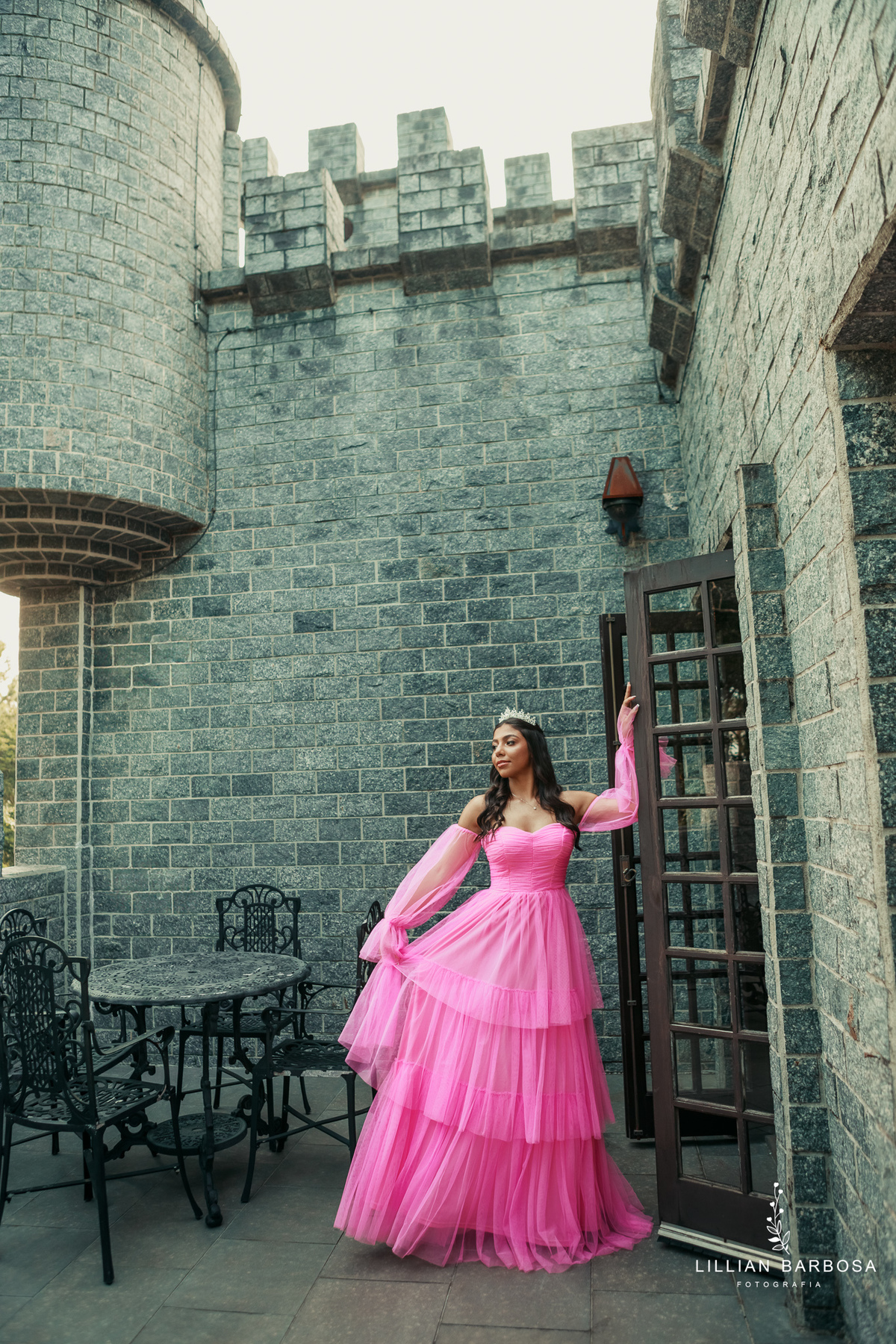 ensaio-de-quinze-anos-atelie-daniela-nagel-Castelo-belvedere-vestido-rosa-azul-conjunto-branco-fotografa-de-lauro-muller- fotografa-fotografa-de-orleans-fotografa-de-treze-de-maio-