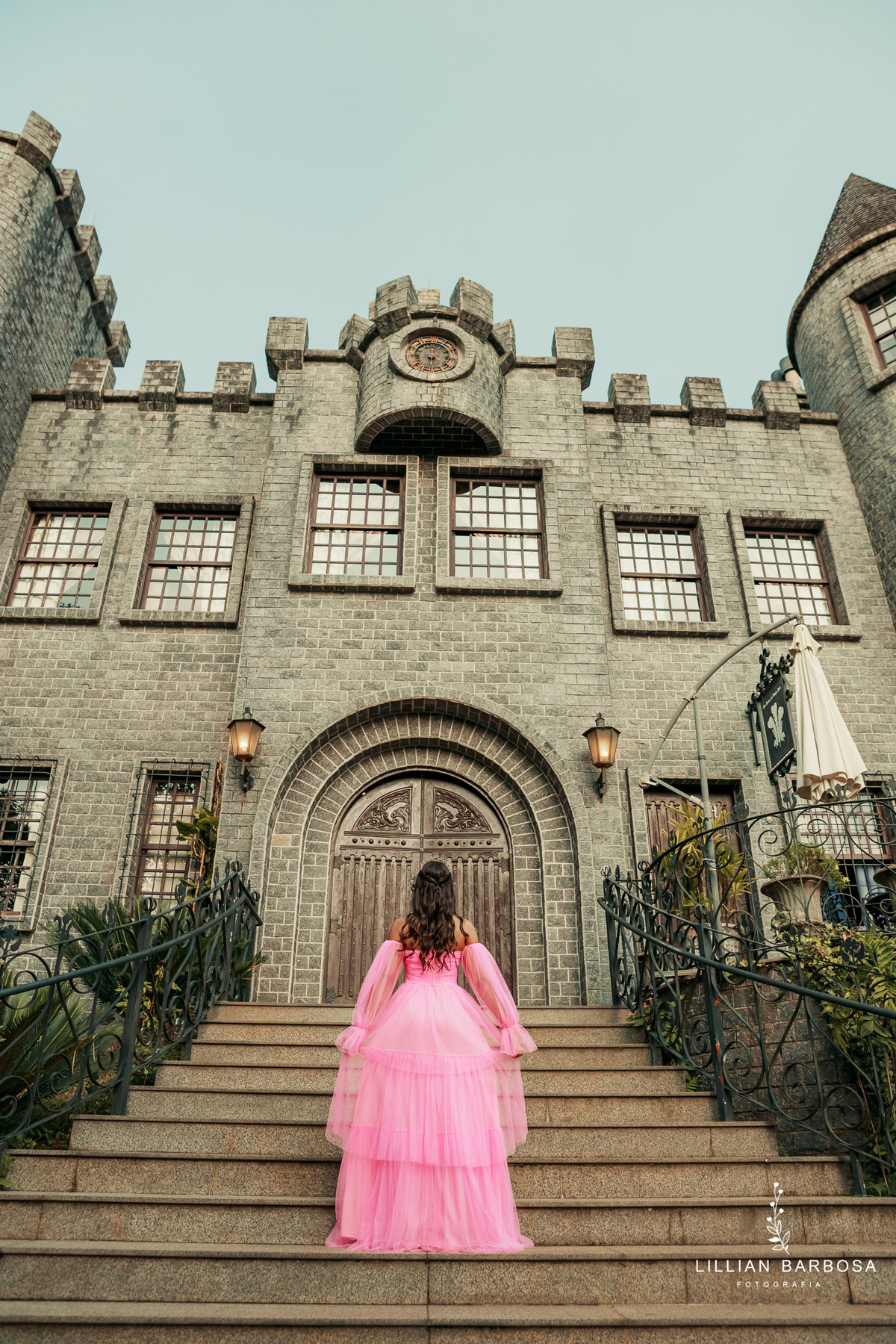 ensaio-de-quinze-anos-atelie-daniela-nagel-Castelo-belvedere-vestido-rosa-azul-conjunto-branco-fotografa-de-lauro-muller- fotografa-fotografa-de-orleans-fotografa-de-treze-de-maio-