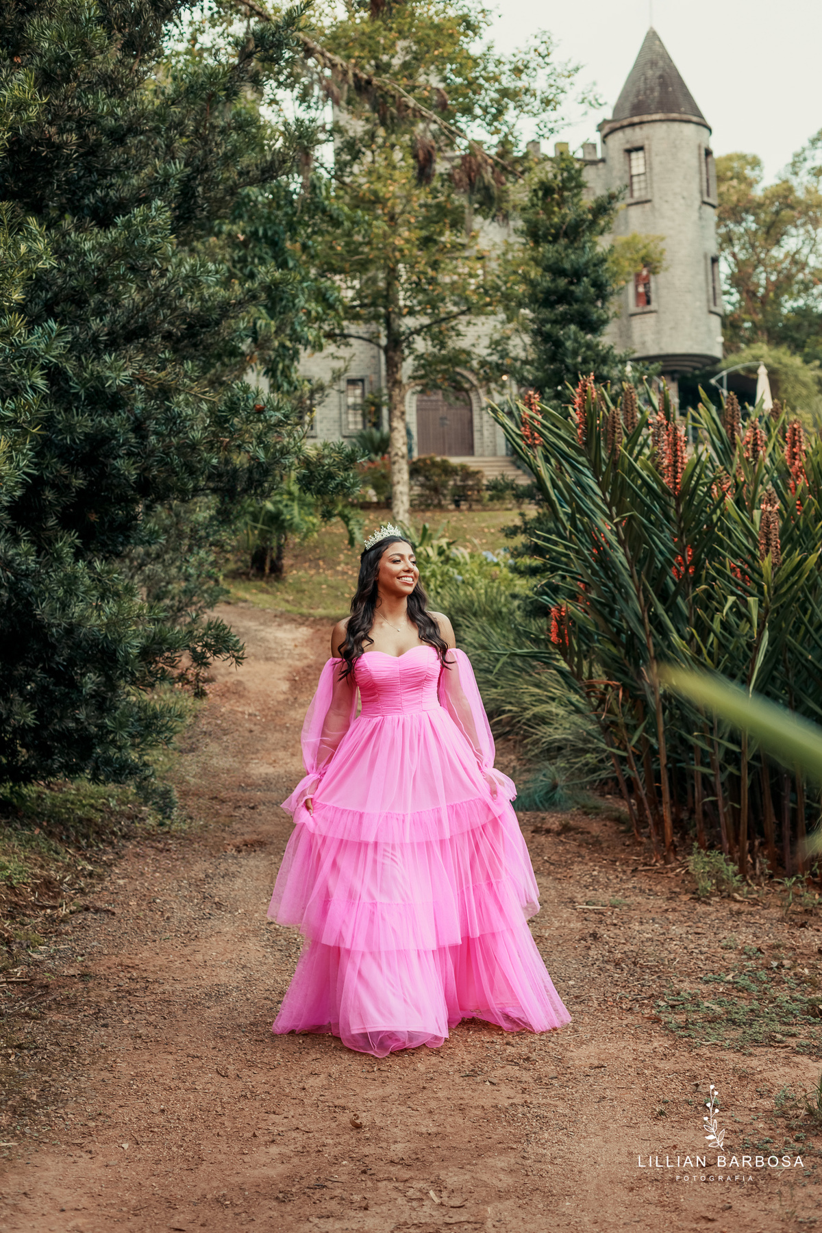 ensaio-de-quinze-anos-atelie-daniela-nagel-Castelo-belvedere-vestido-rosa-azul-conjunto-branco-fotografa-de-lauro-muller- fotografa-fotografa-de-orleans-fotografa-de-treze-de-maio-