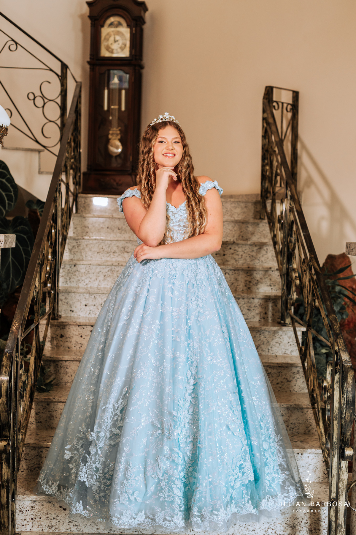 ensaio-de-quinze-anos-Castelo-belvedere-vestido-rosa-azul-conjunto-branco-fotografa-de-lauro-muller- fotografa-fotografa-de-orleans-fotografa-de-treze-de-maio