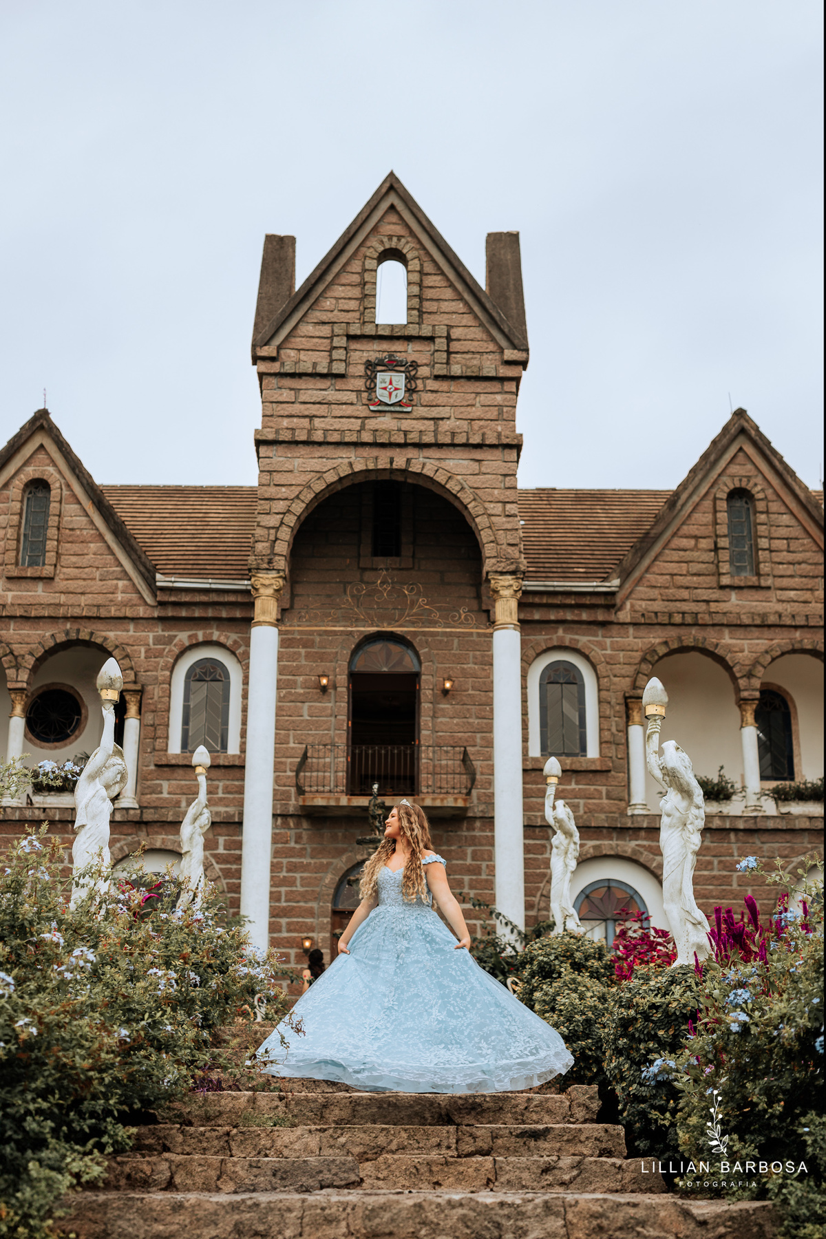 ensaio-de-quinze-anos-Castelo-belvedere-vestido-rosa-azul-conjunto-branco-fotografa-de-lauro-muller- fotografa-fotografa-de-orleans-fotografa-de-treze-de-maio