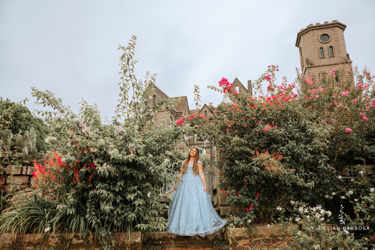 ensaio-de-quinze-anos-Castelo-belvedere-vestido-rosa-azul-conjunto-branco-fotografa-de-lauro-muller- fotografa-fotografa-de-orleans-fotografa-de-treze-de-maio