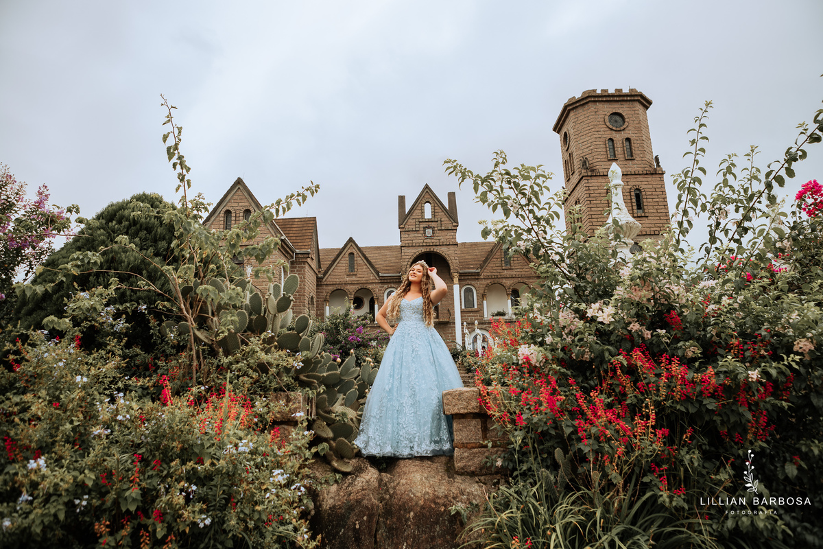 ensaio-de-quinze-anos-Castelo-belvedere-vestido-rosa-azul-conjunto-branco-fotografa-de-lauro-muller- fotografa-fotografa-de-orleans-fotografa-de-treze-de-maio